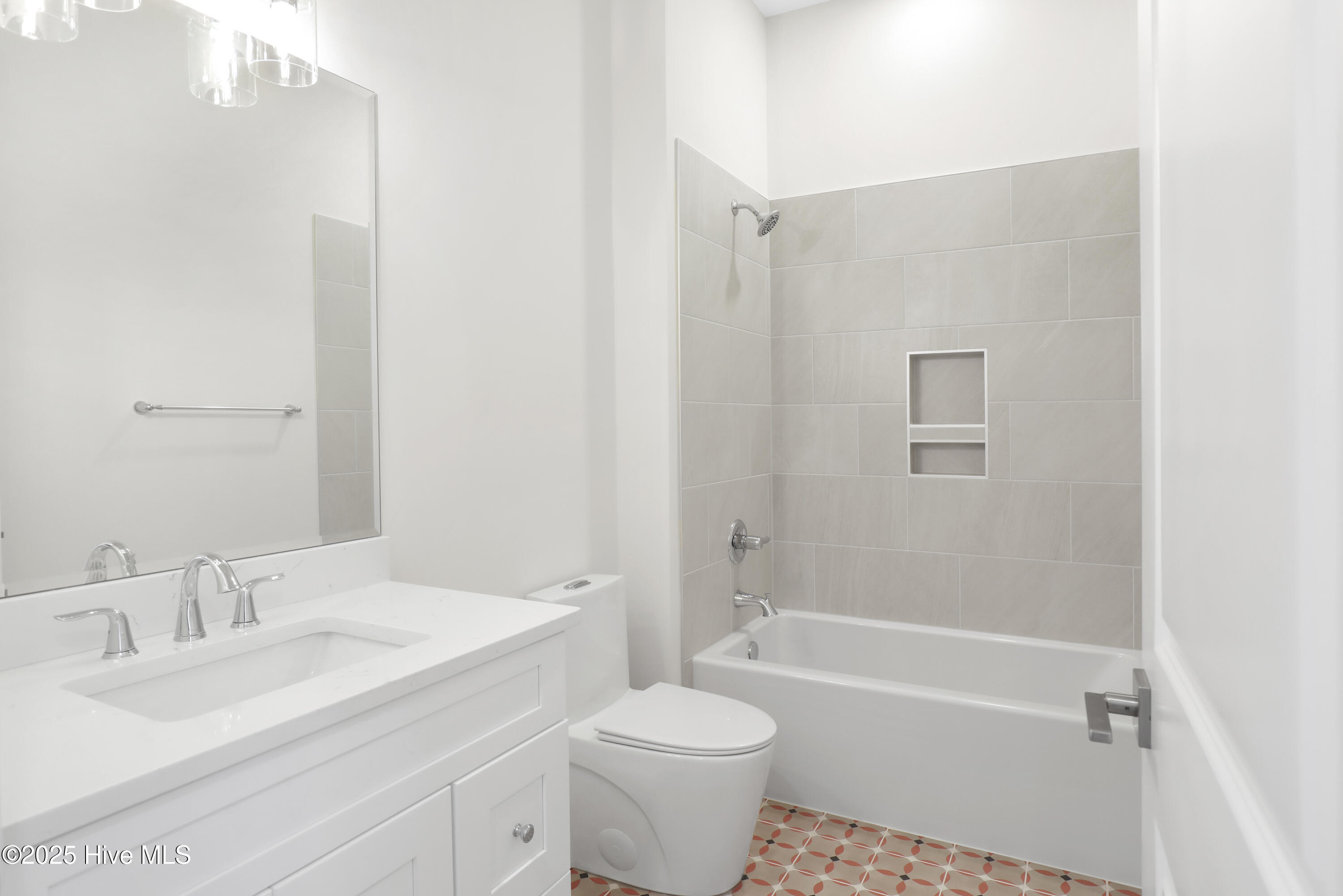 100556195 | Photo 31