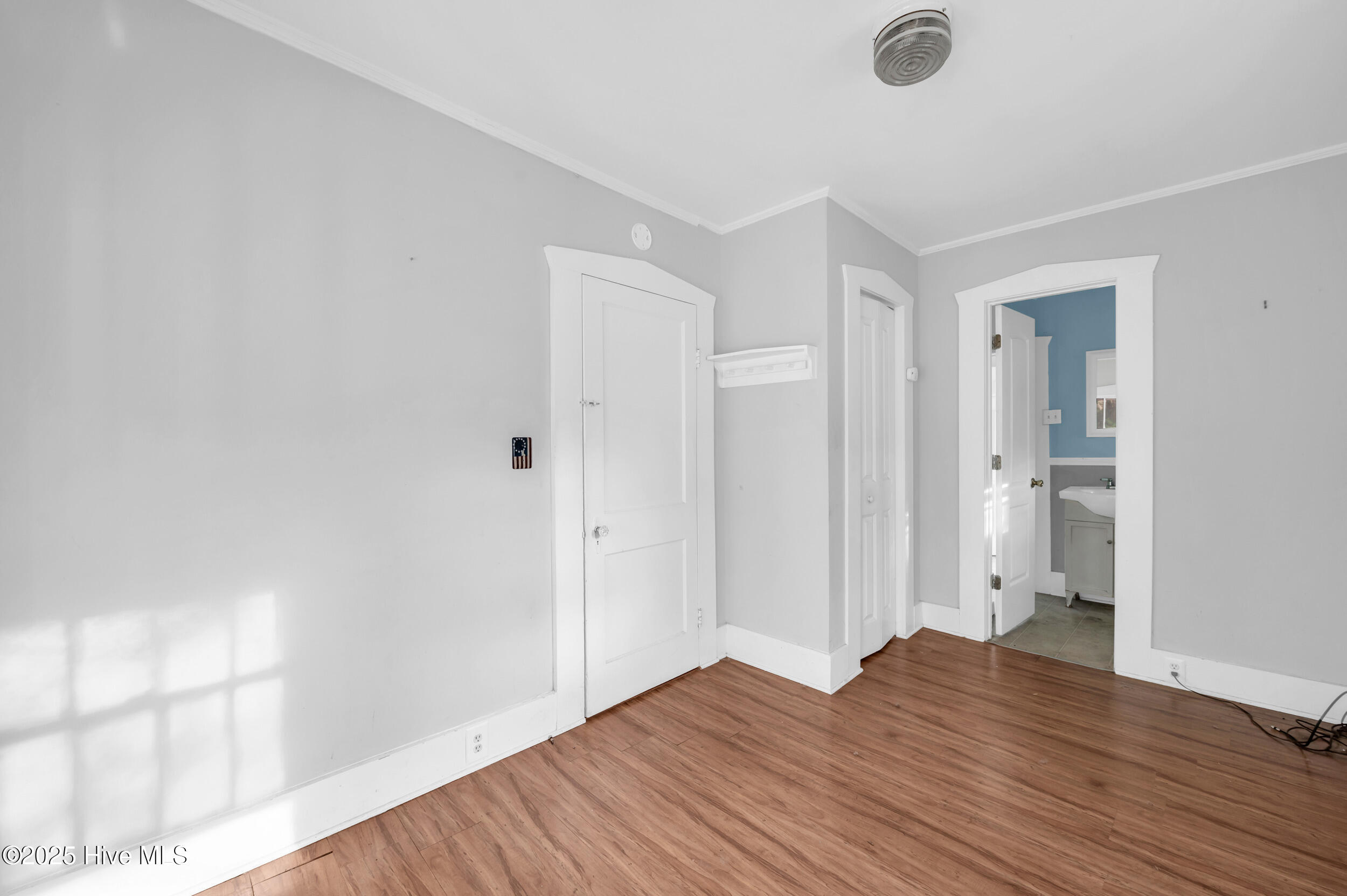 100545934 | Photo 14