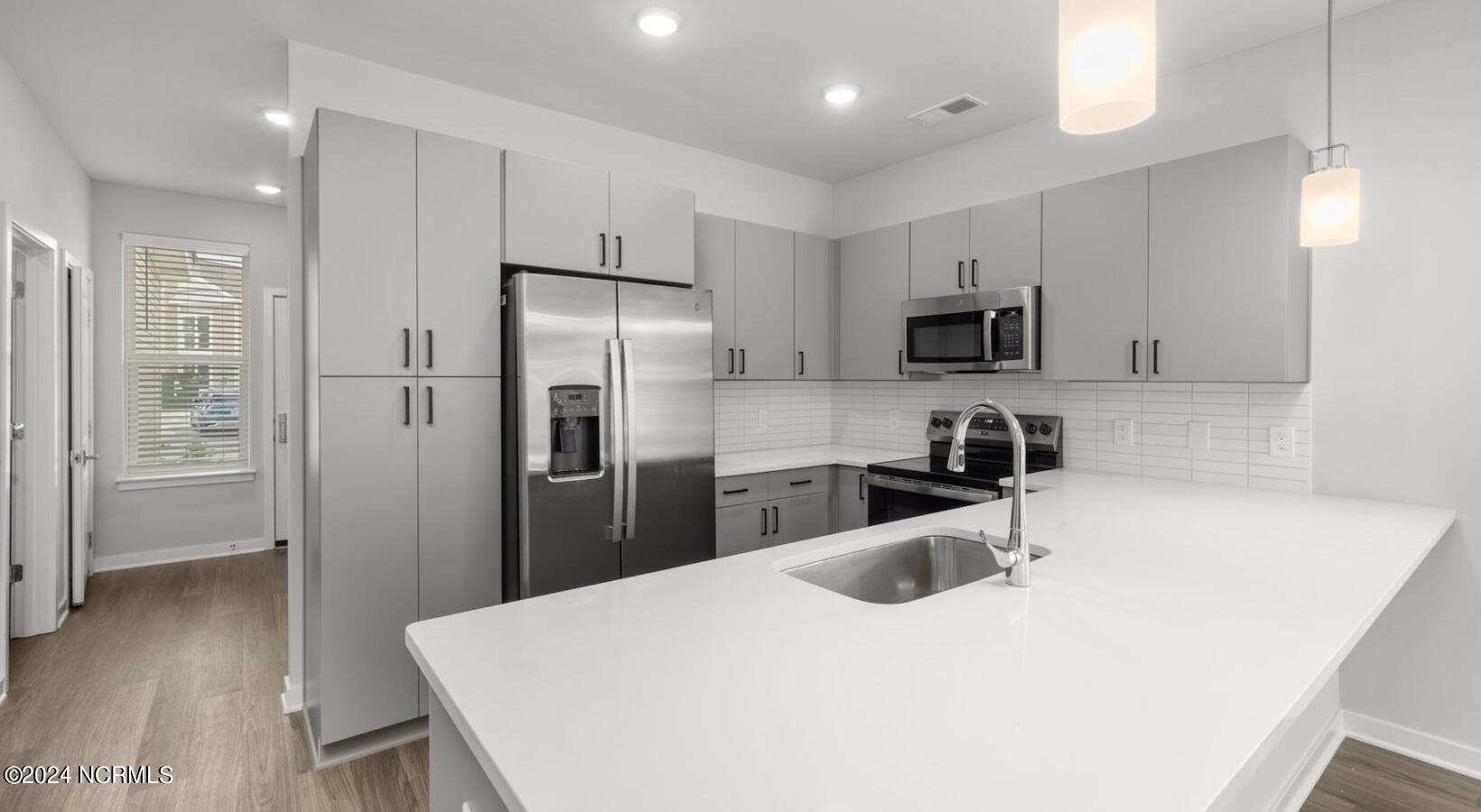 100543623 | Photo 11