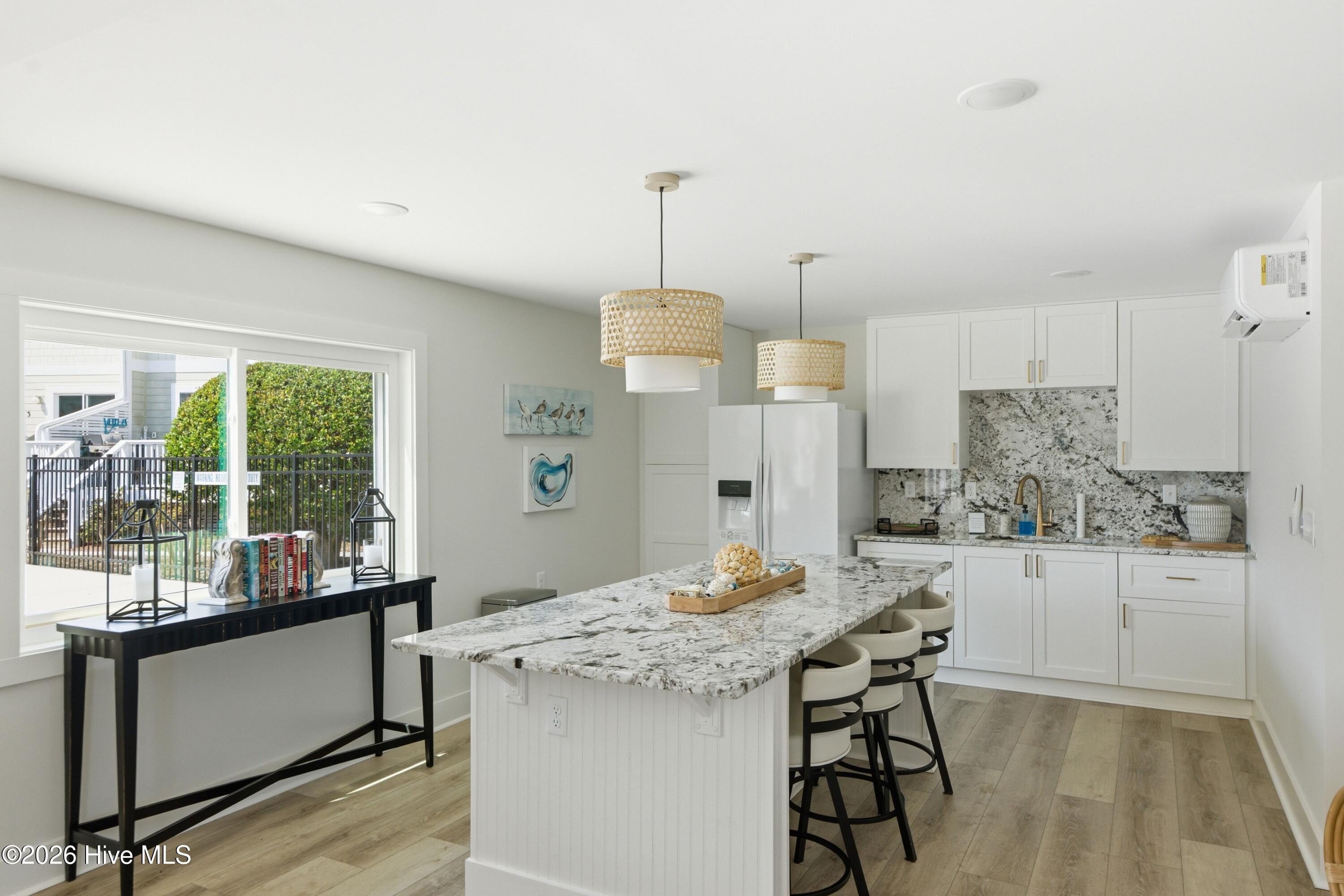 100559841 | Photo 31