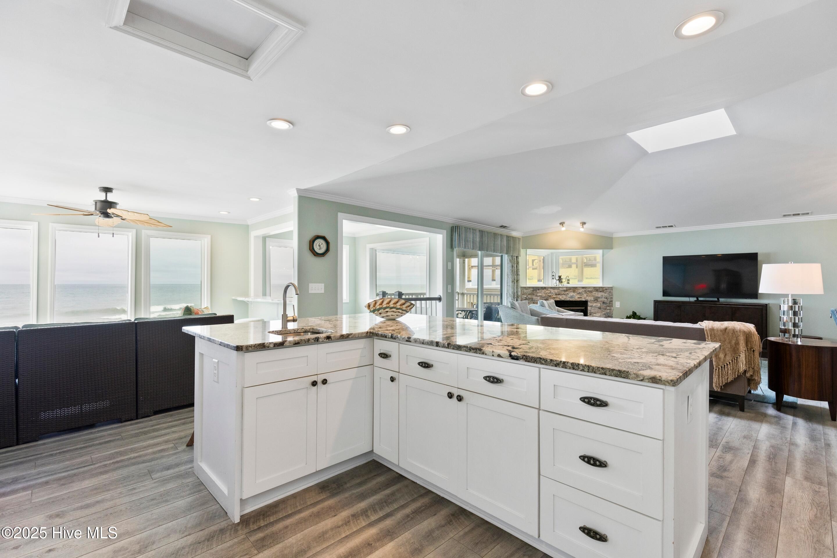 100539934 | Photo 12