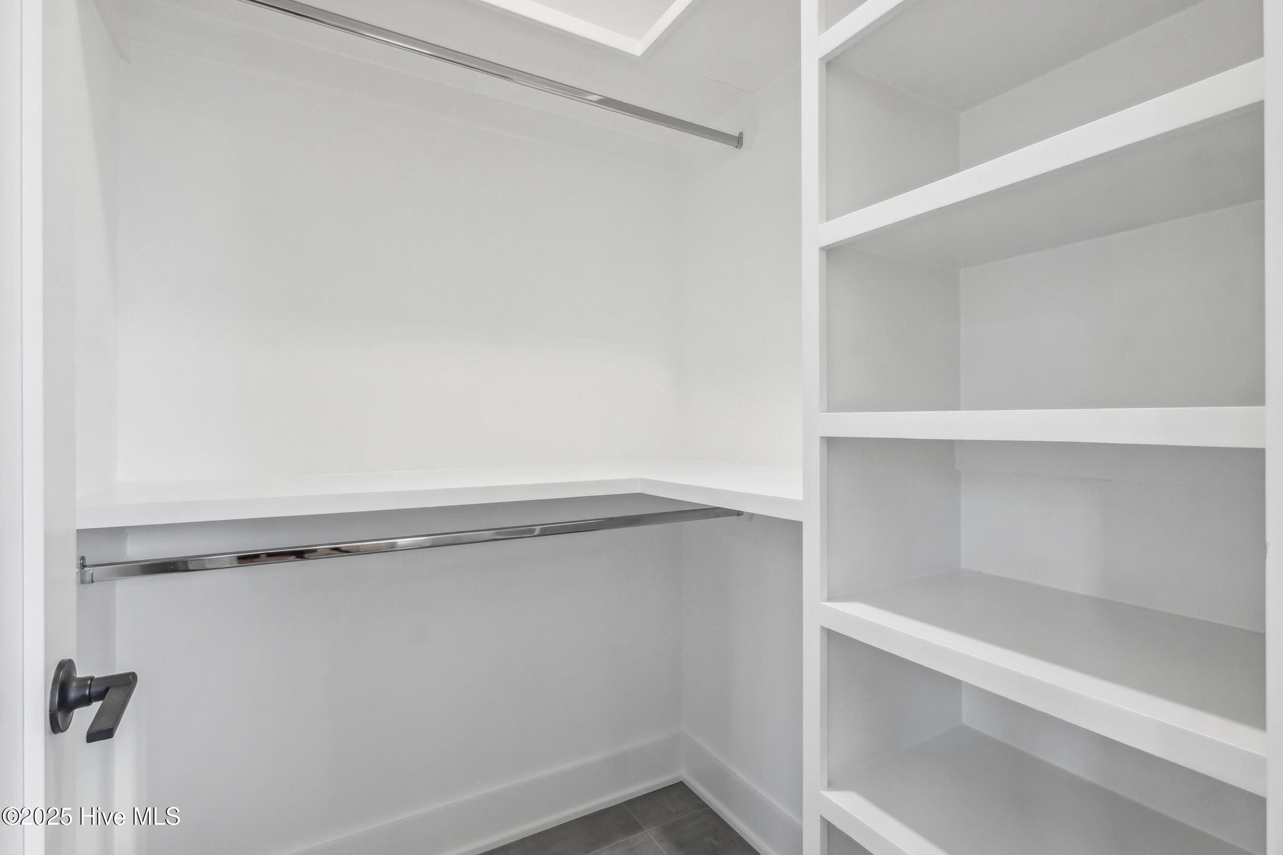 100560087 | Photo 45