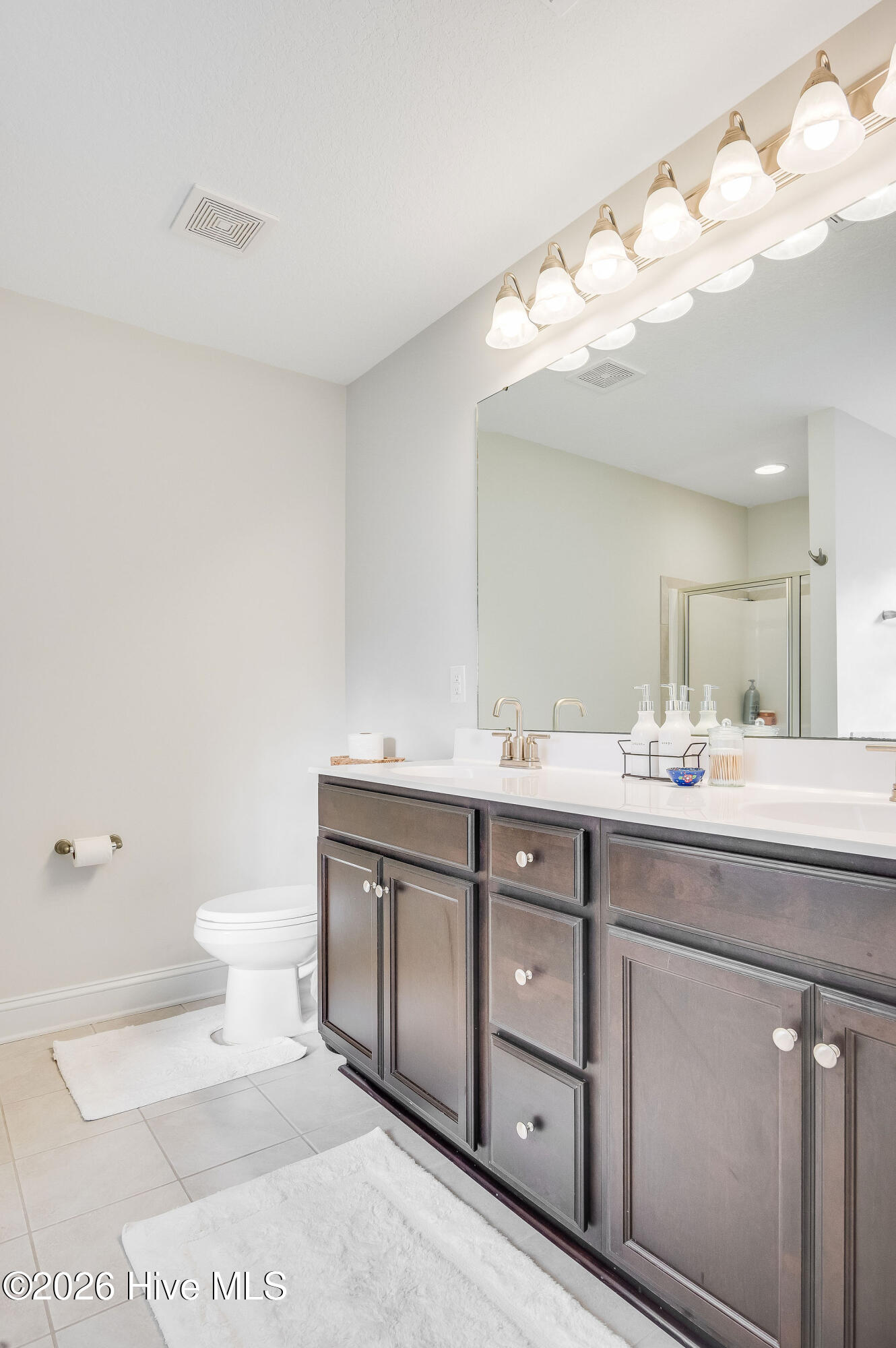 100568428 | Photo 26