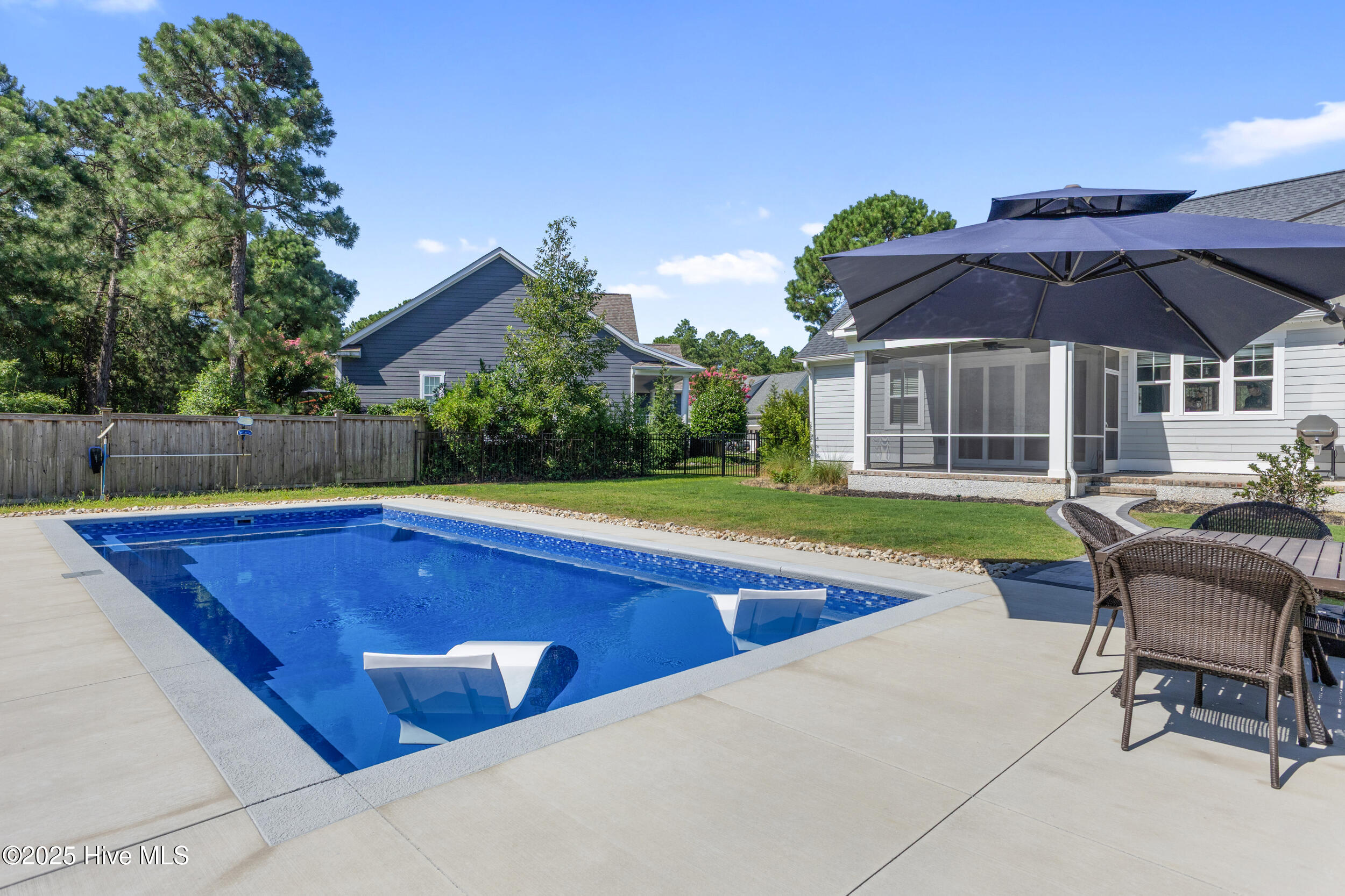 100520337 | Photo 49