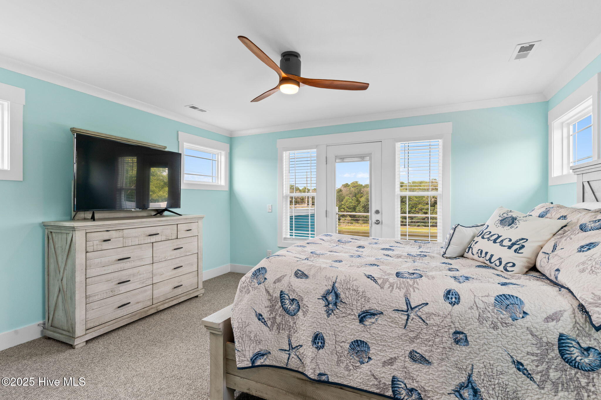 100527753 | Photo 12