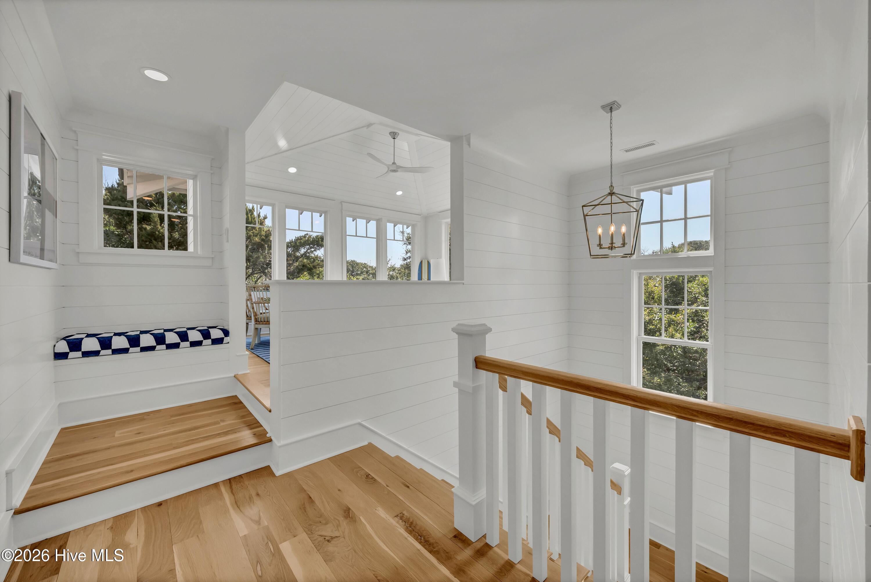 100567930 | Photo 31