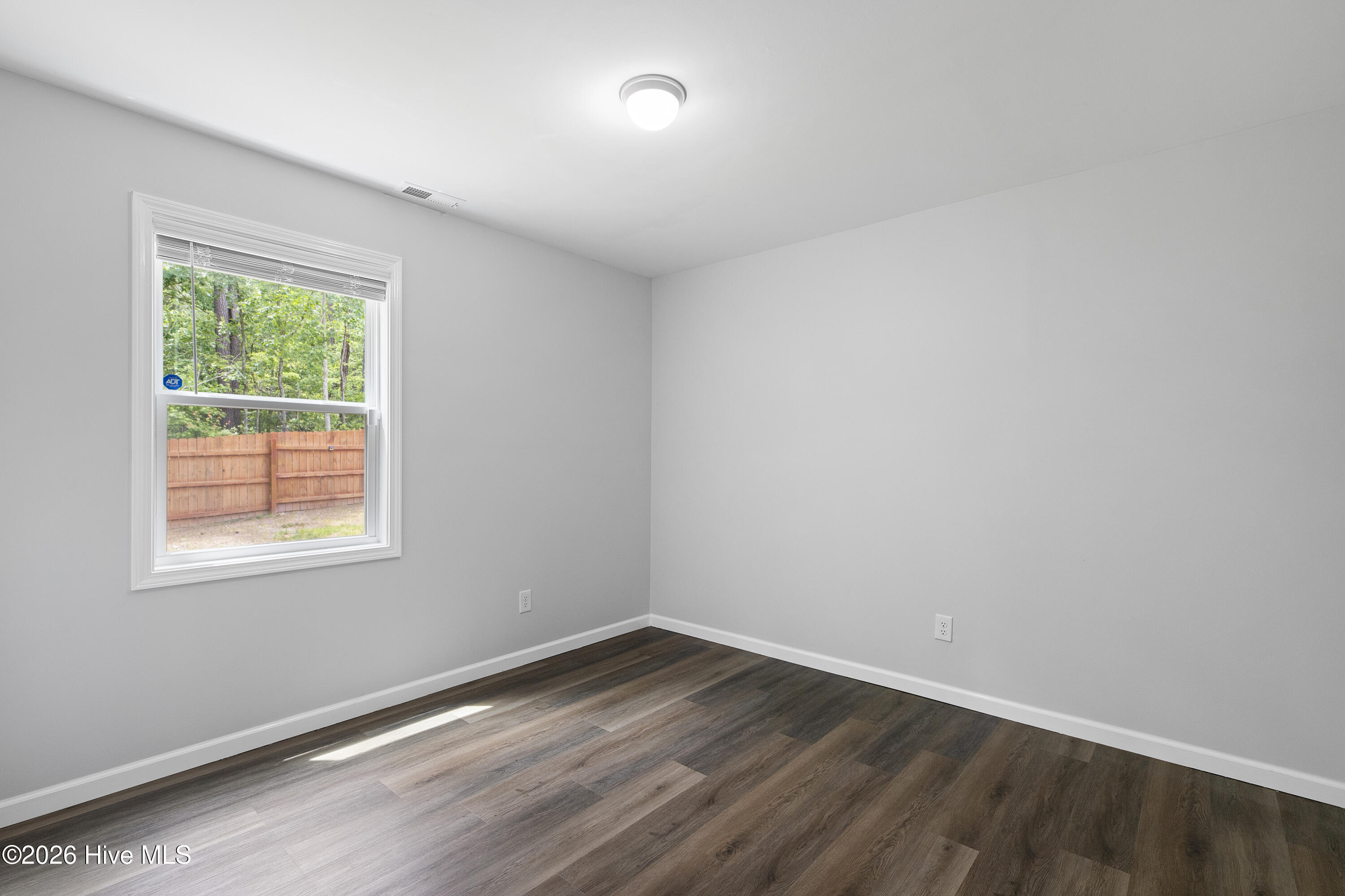 100570462 | Photo 19