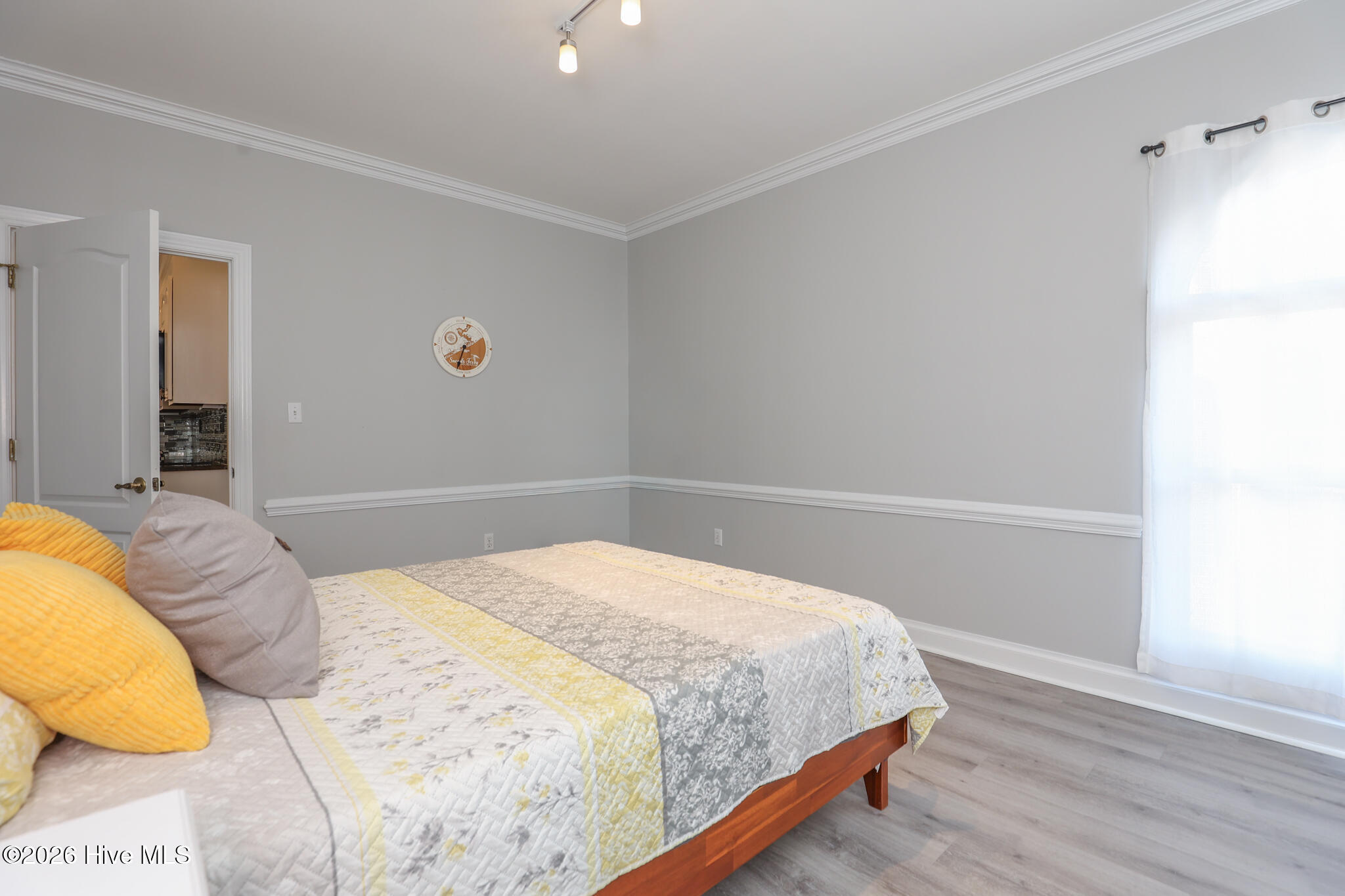 100556044 | Photo 33