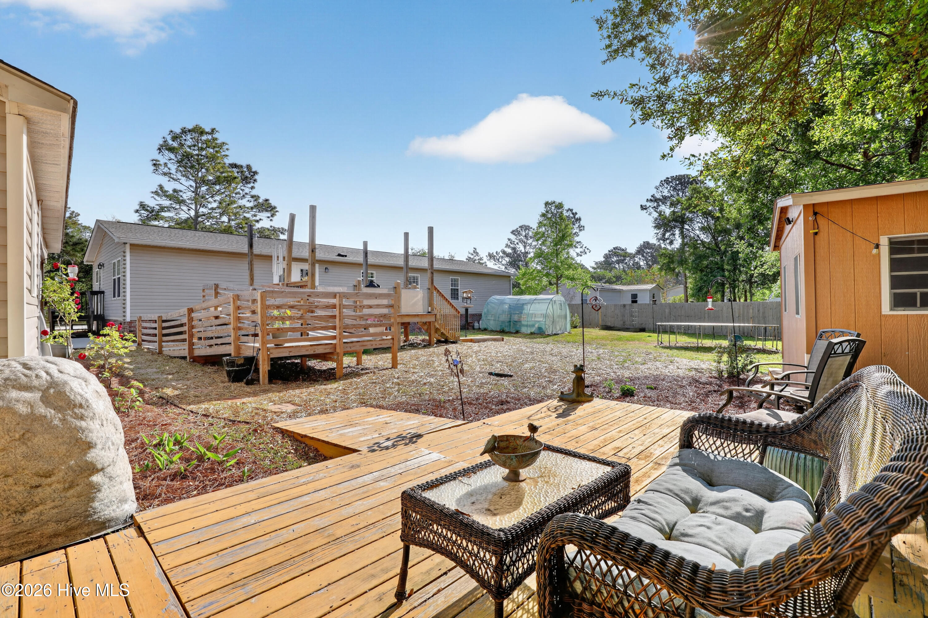 100568101 | Photo 32