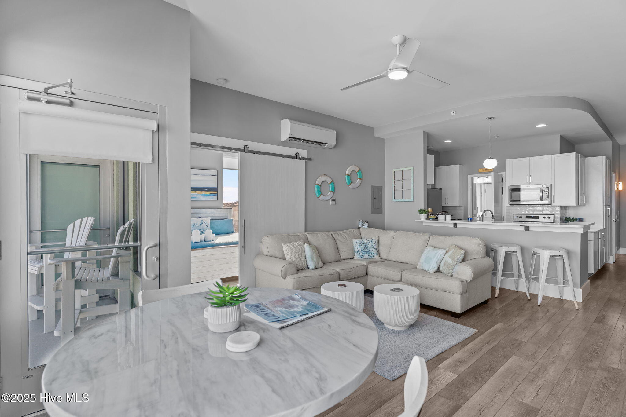 100541831 | Photo 21