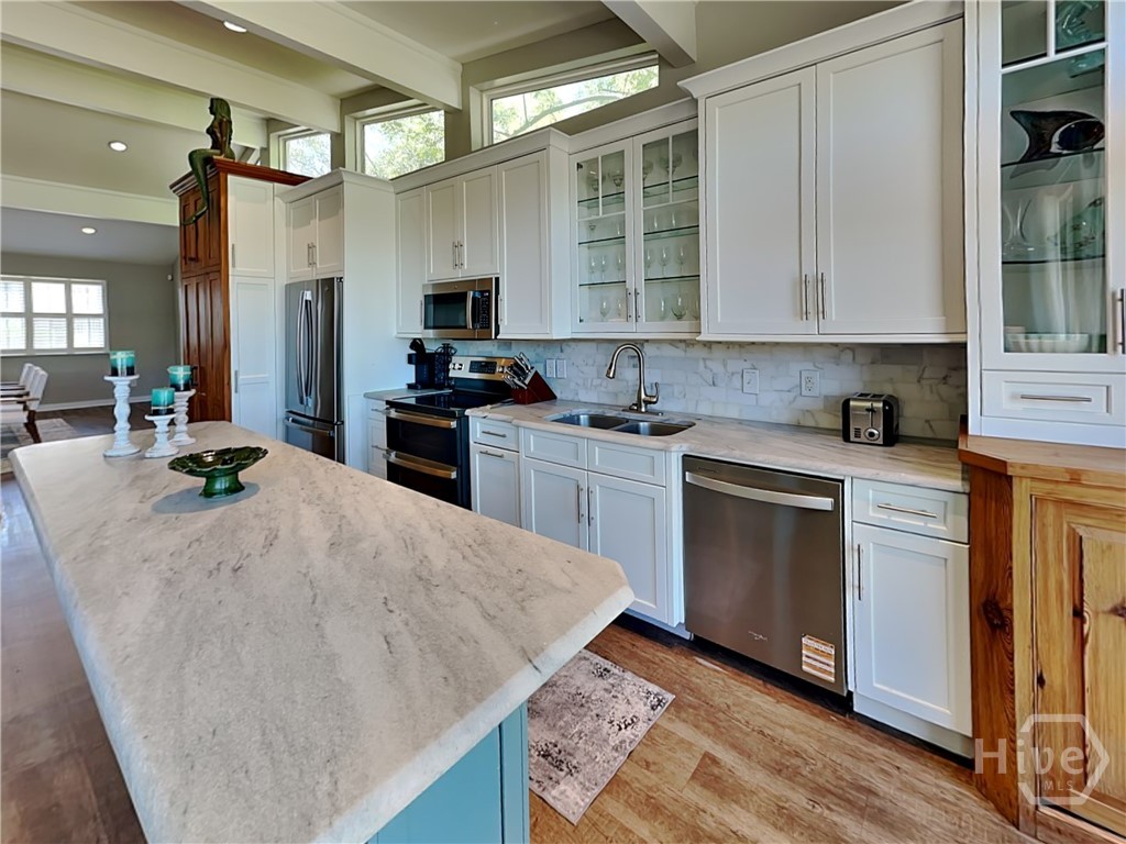 Beautifully updated kitchen