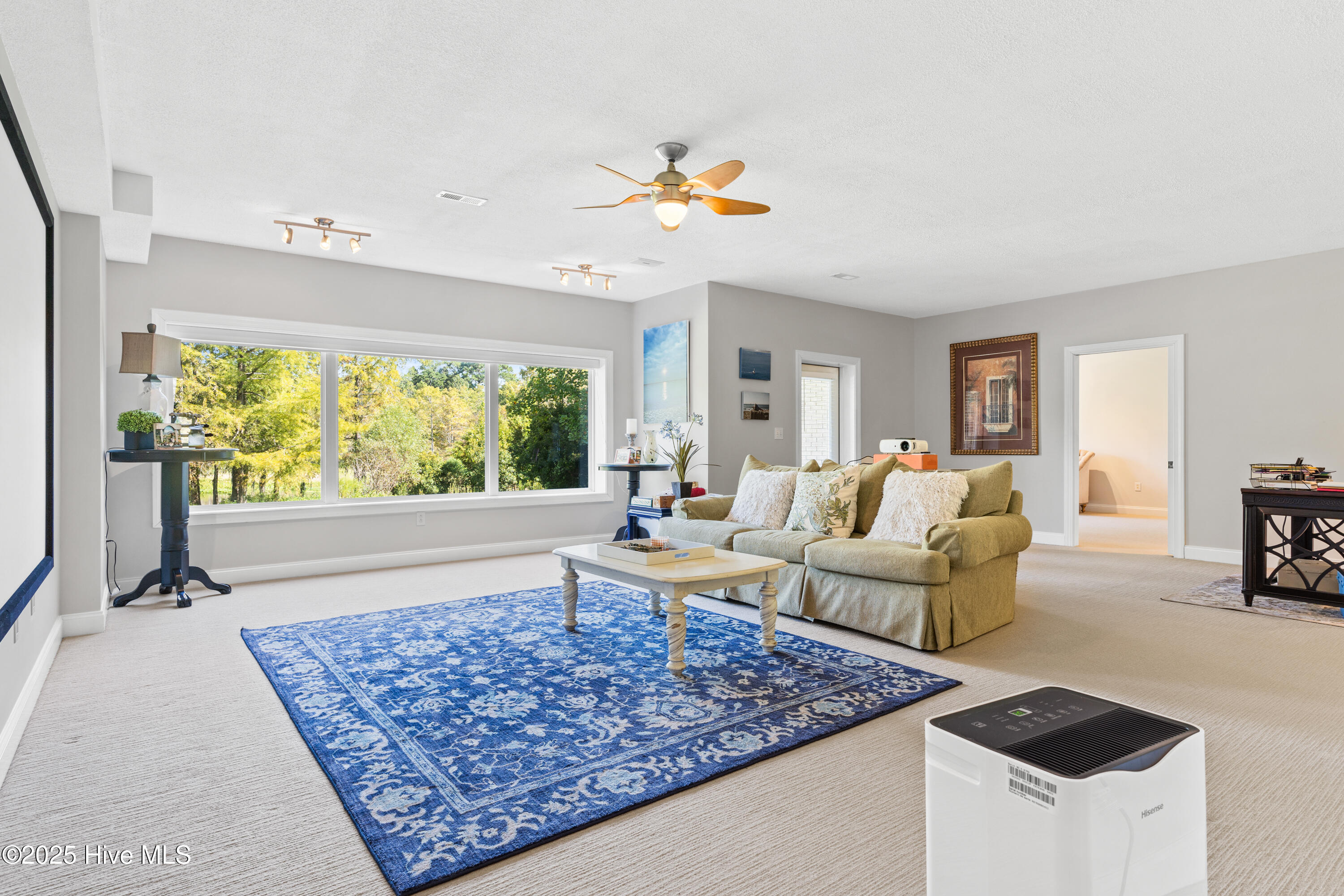 100548796 | Photo 56