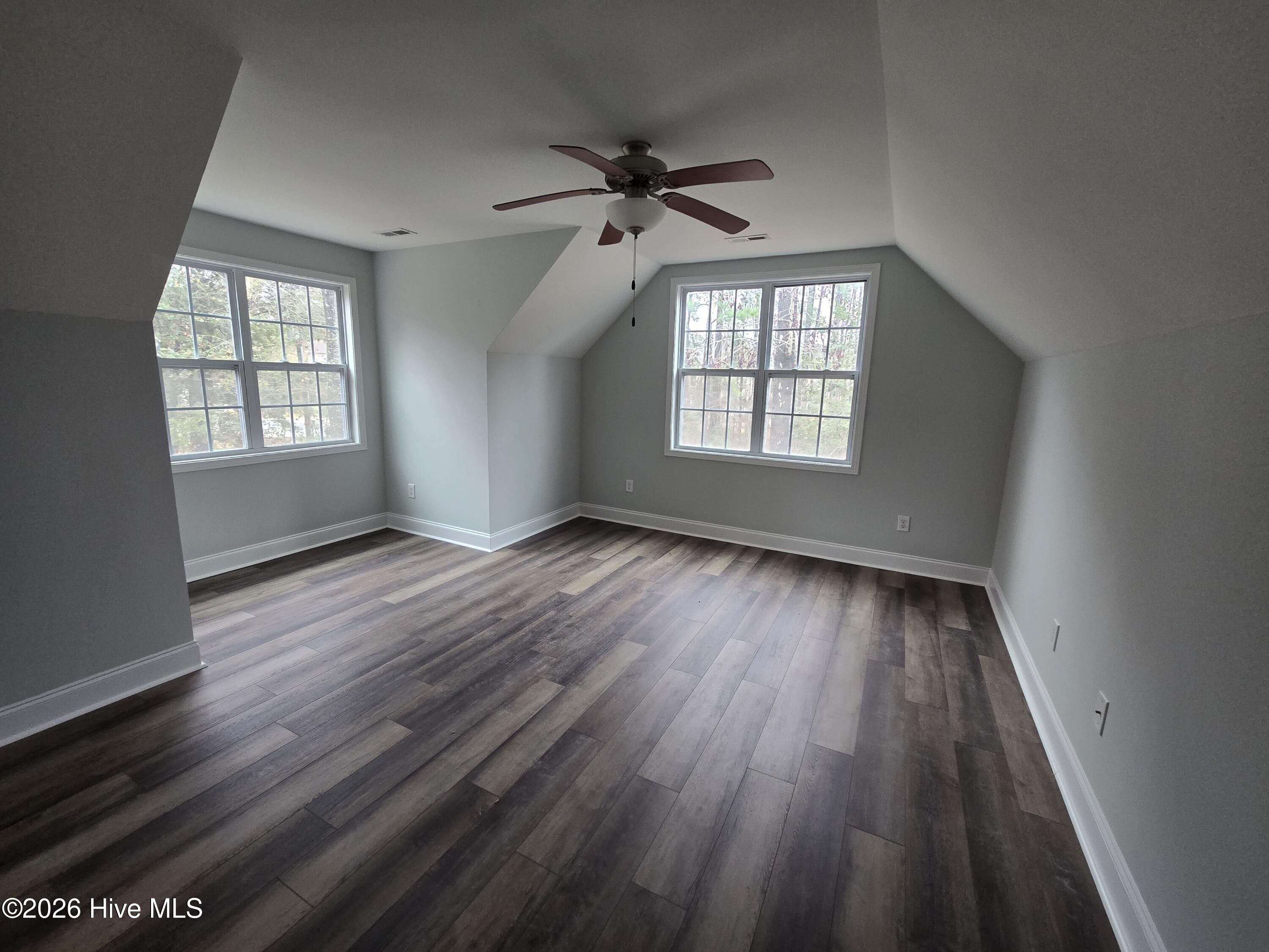 100547360 | Photo 21