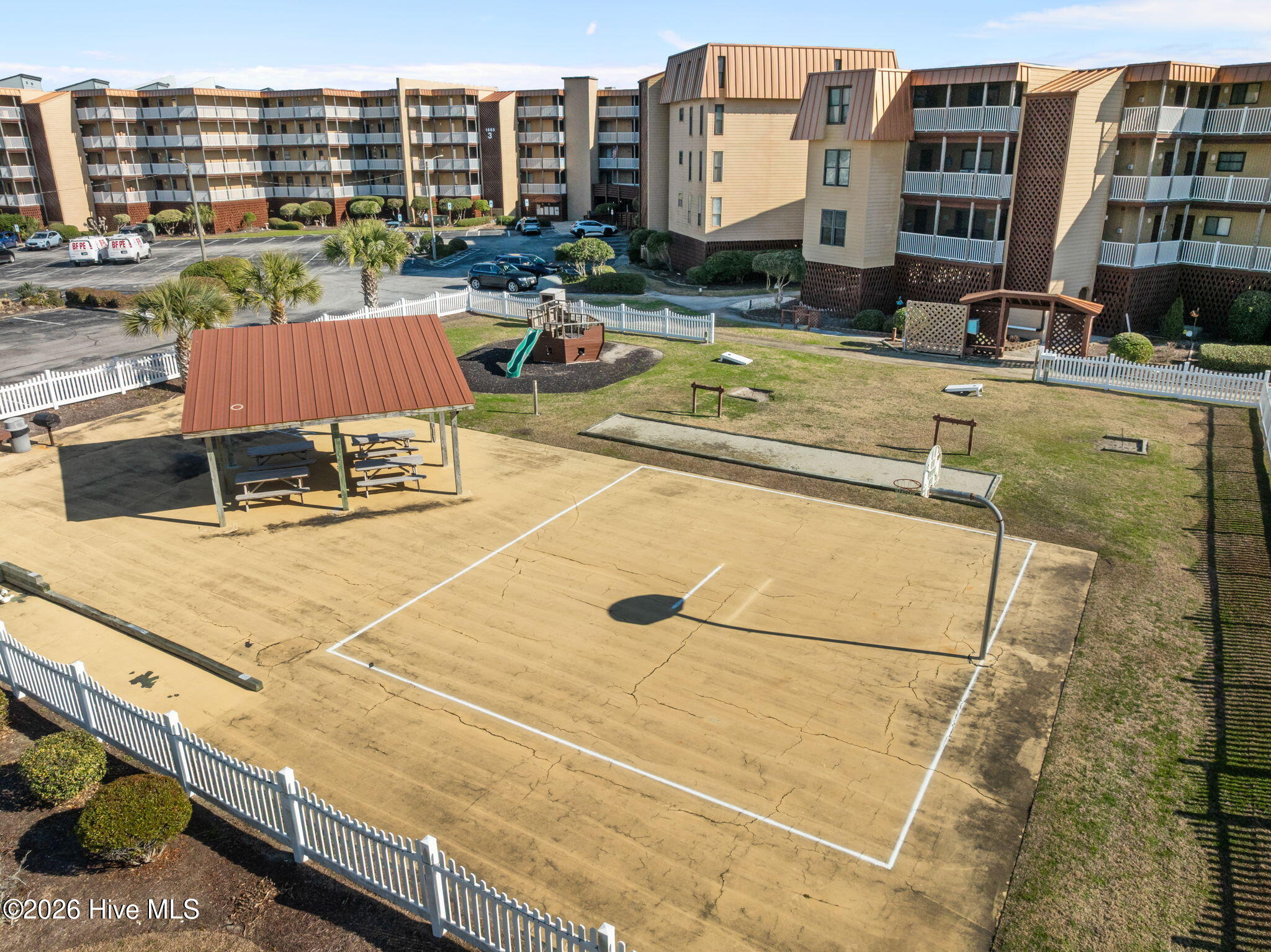 100551202 | Photo 42