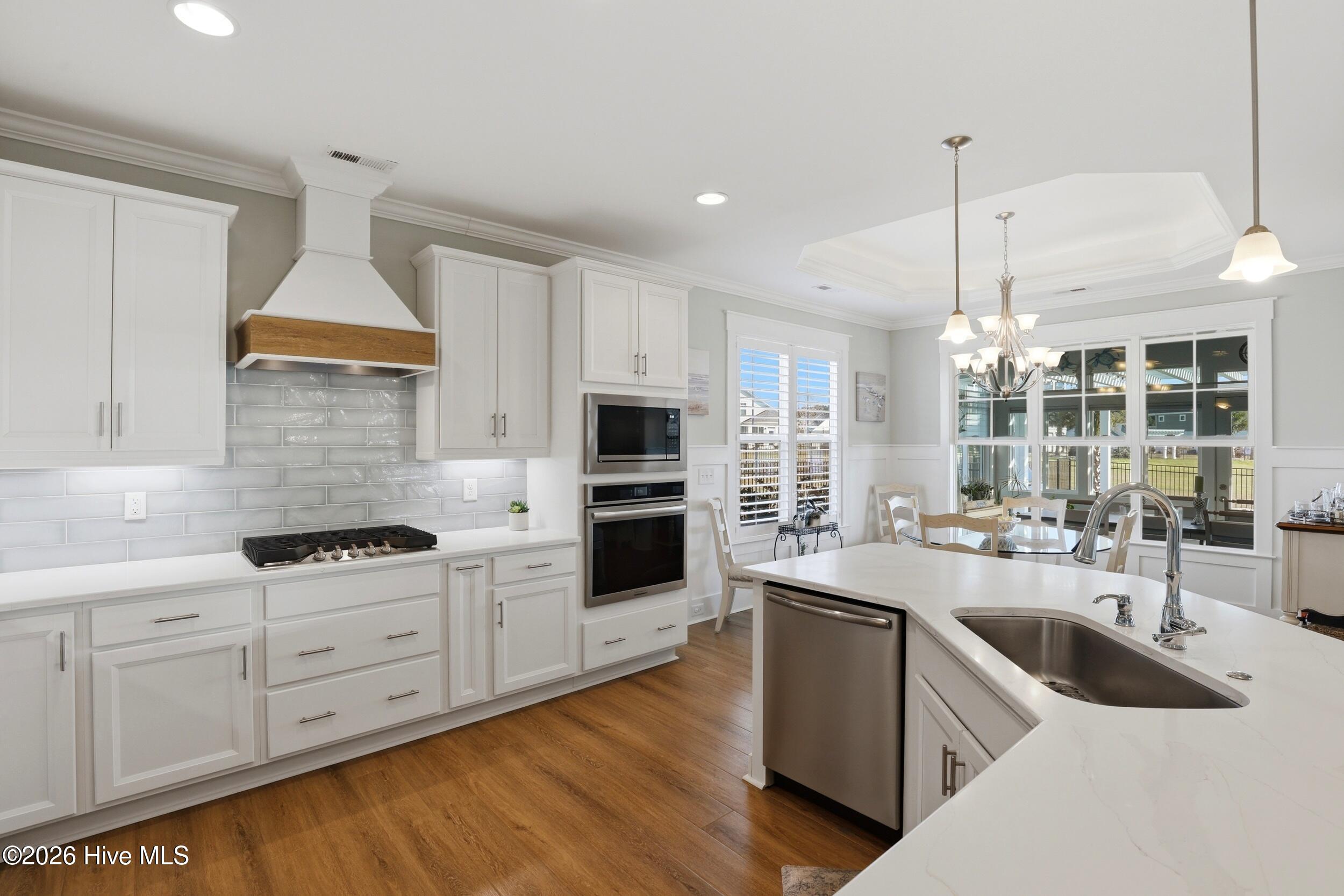 100562298 | Photo 19