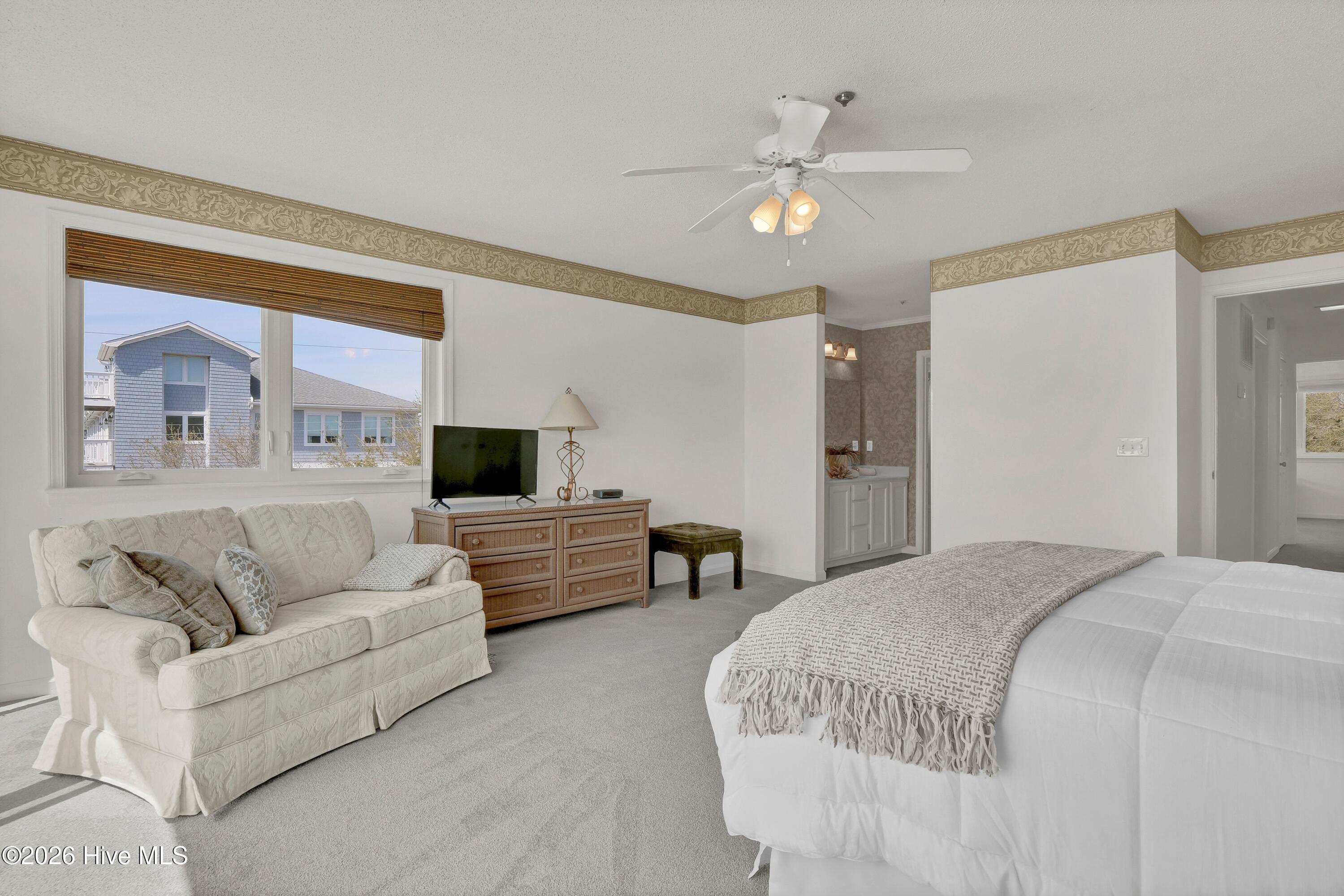 100561645 | Photo 28