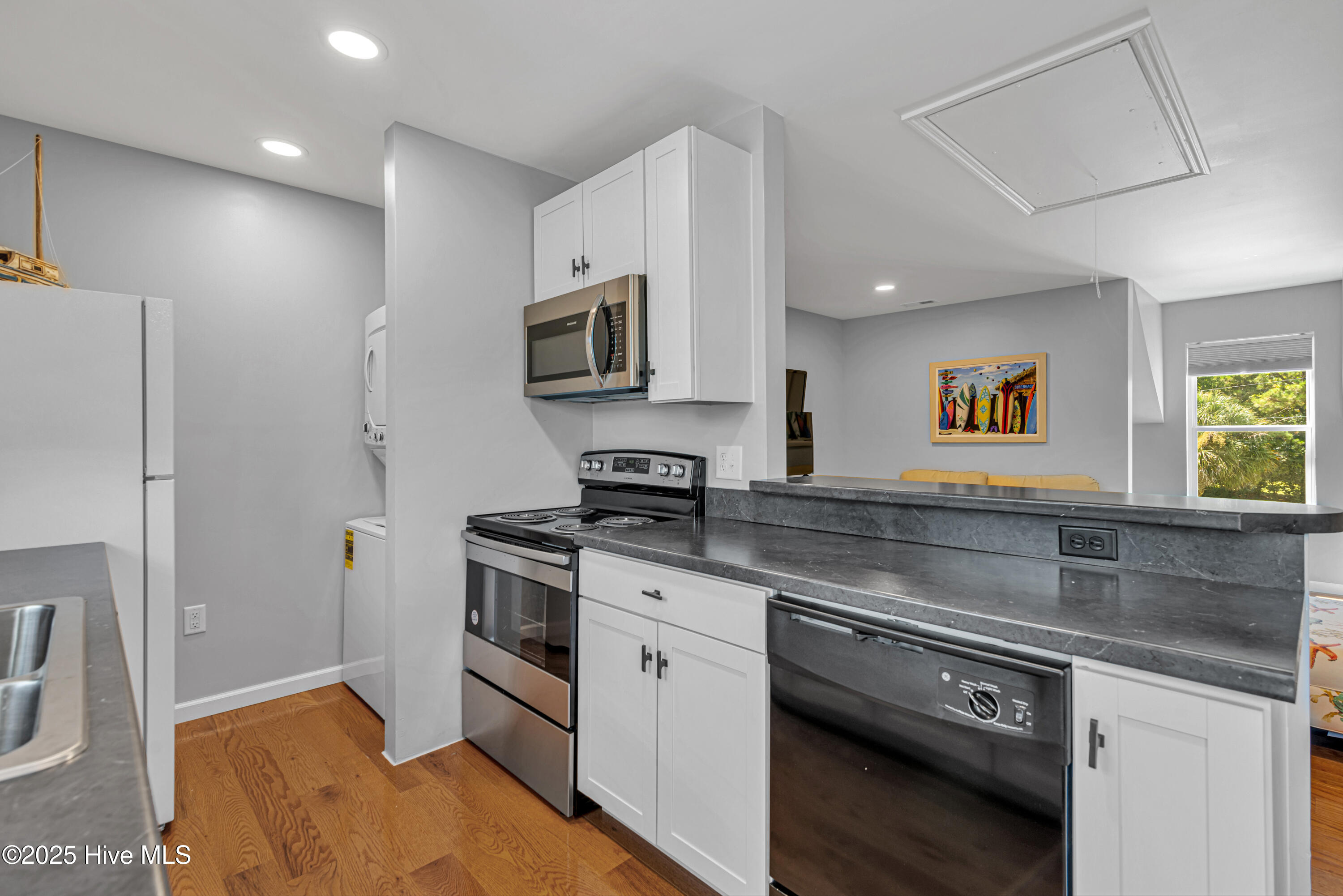 100530224 | Photo 57