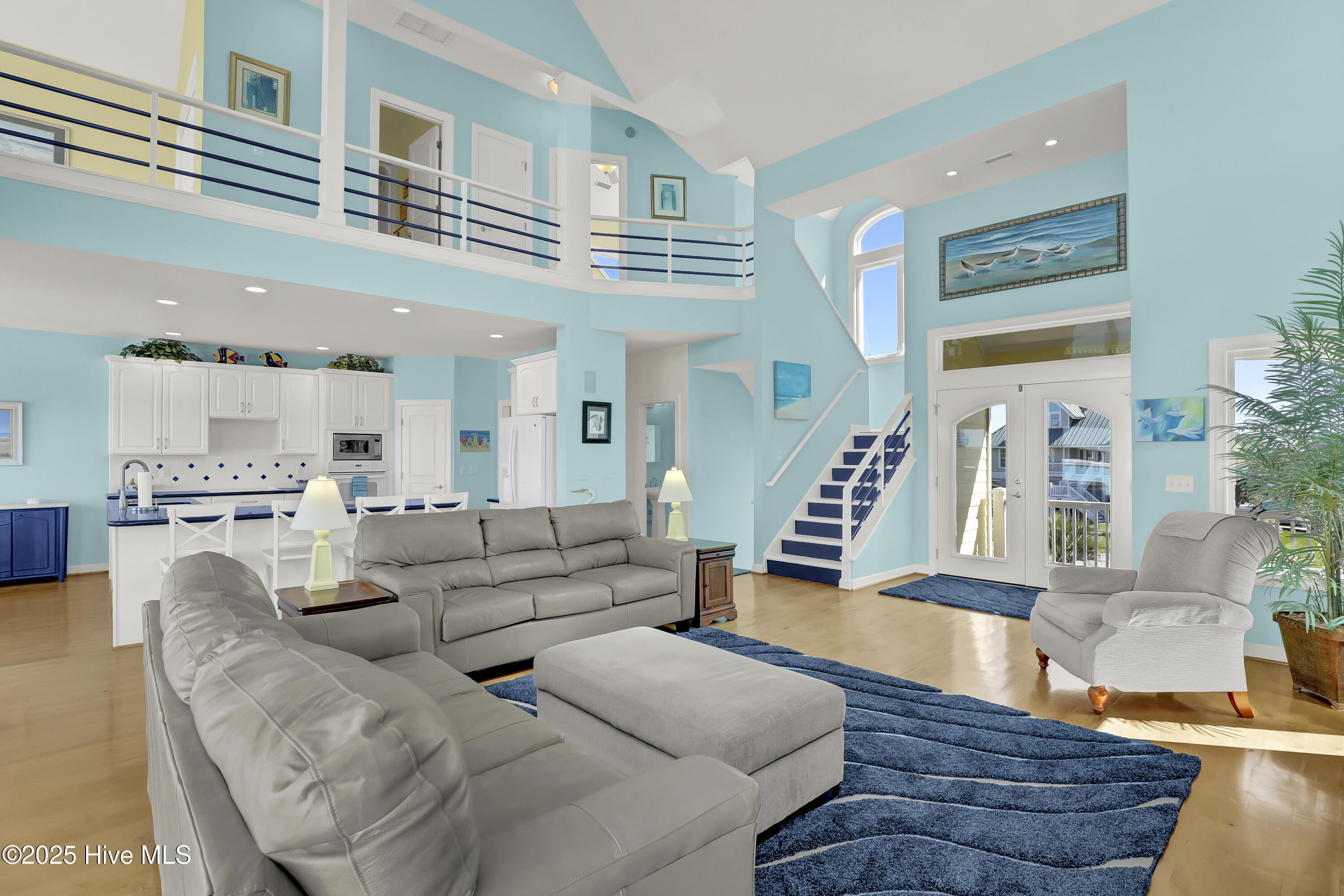 100537166 | Photo 18