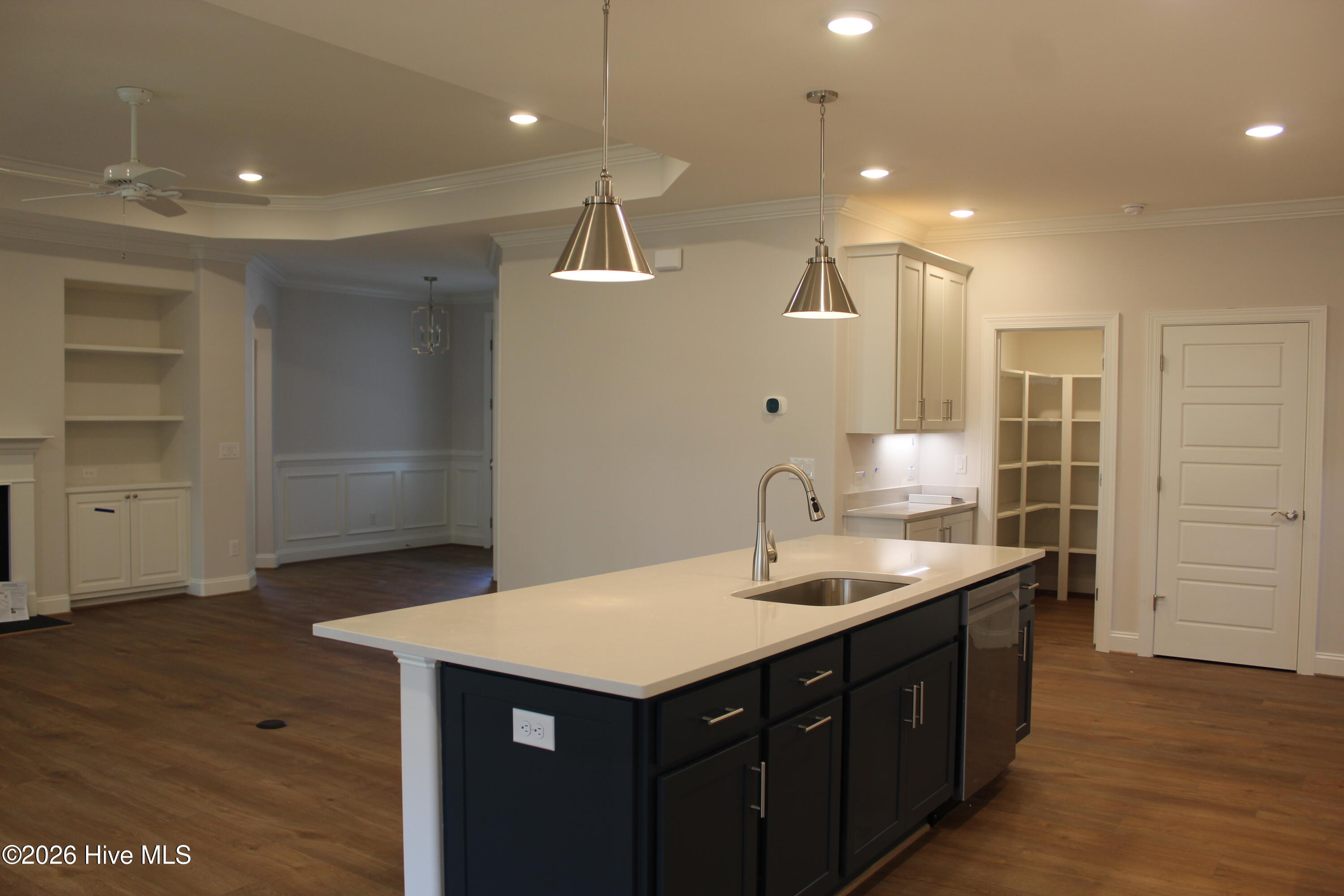 100536128 | Photo 11