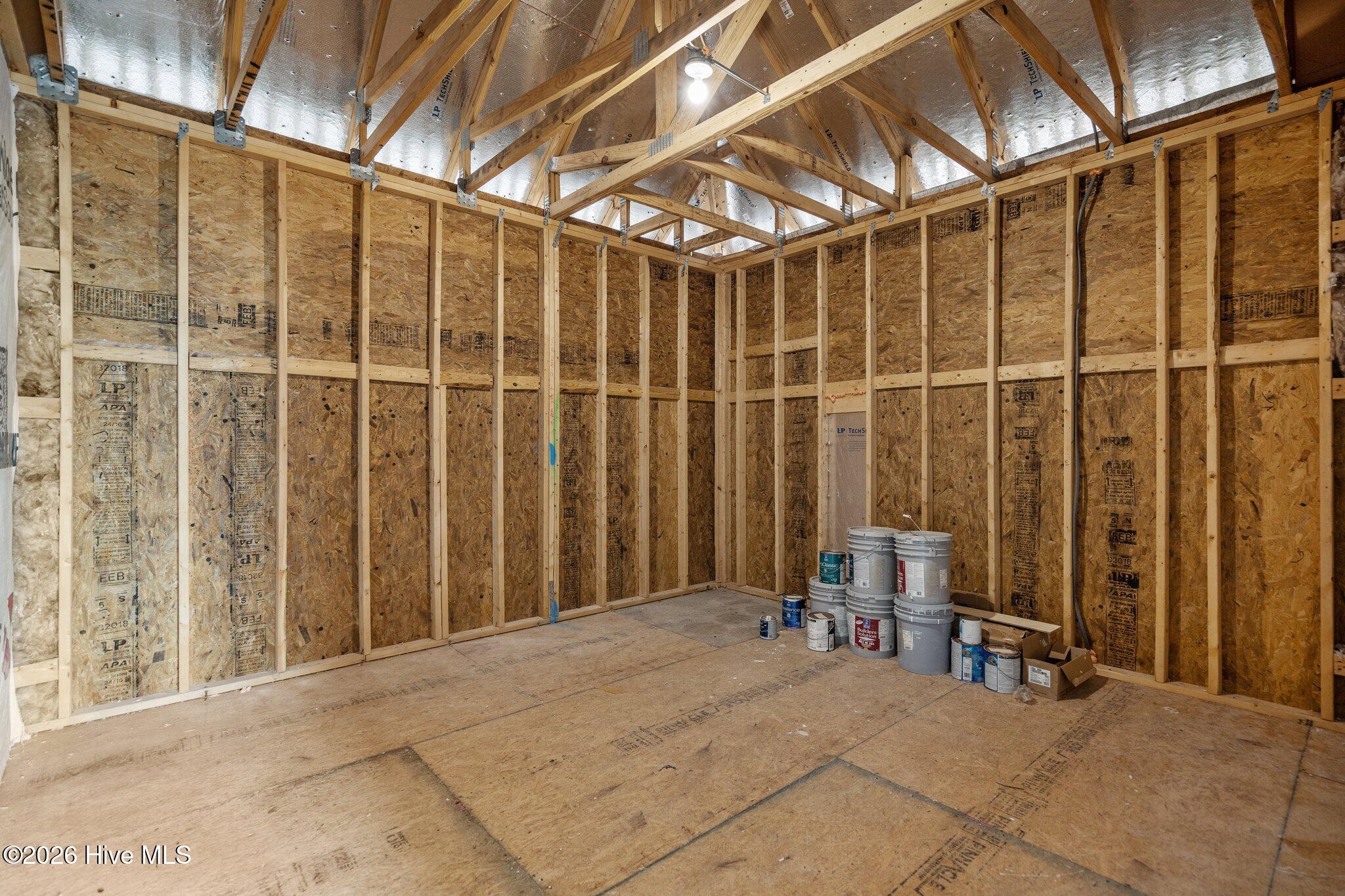 100561208 | Photo 39