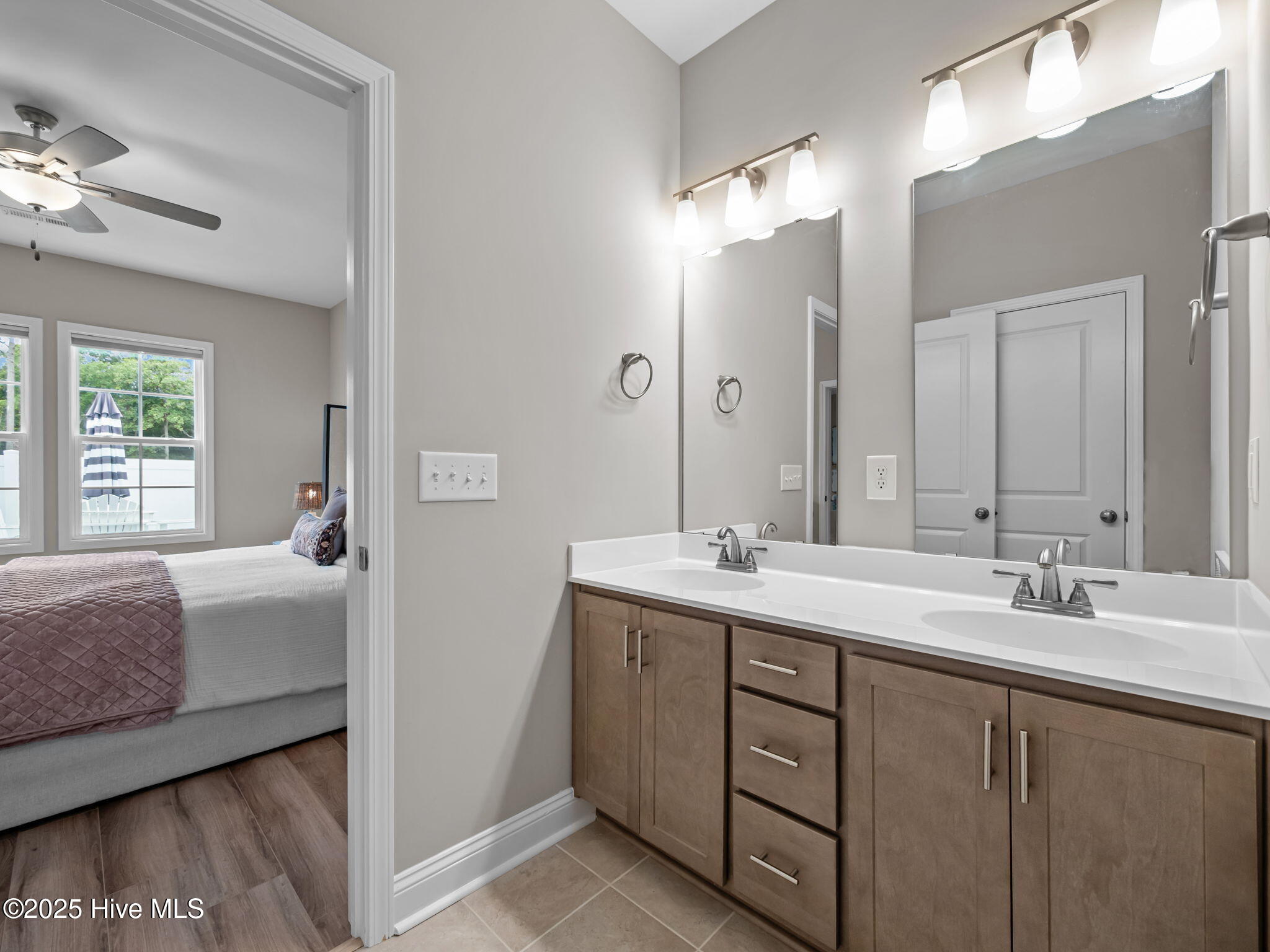 100530492 | Photo 32