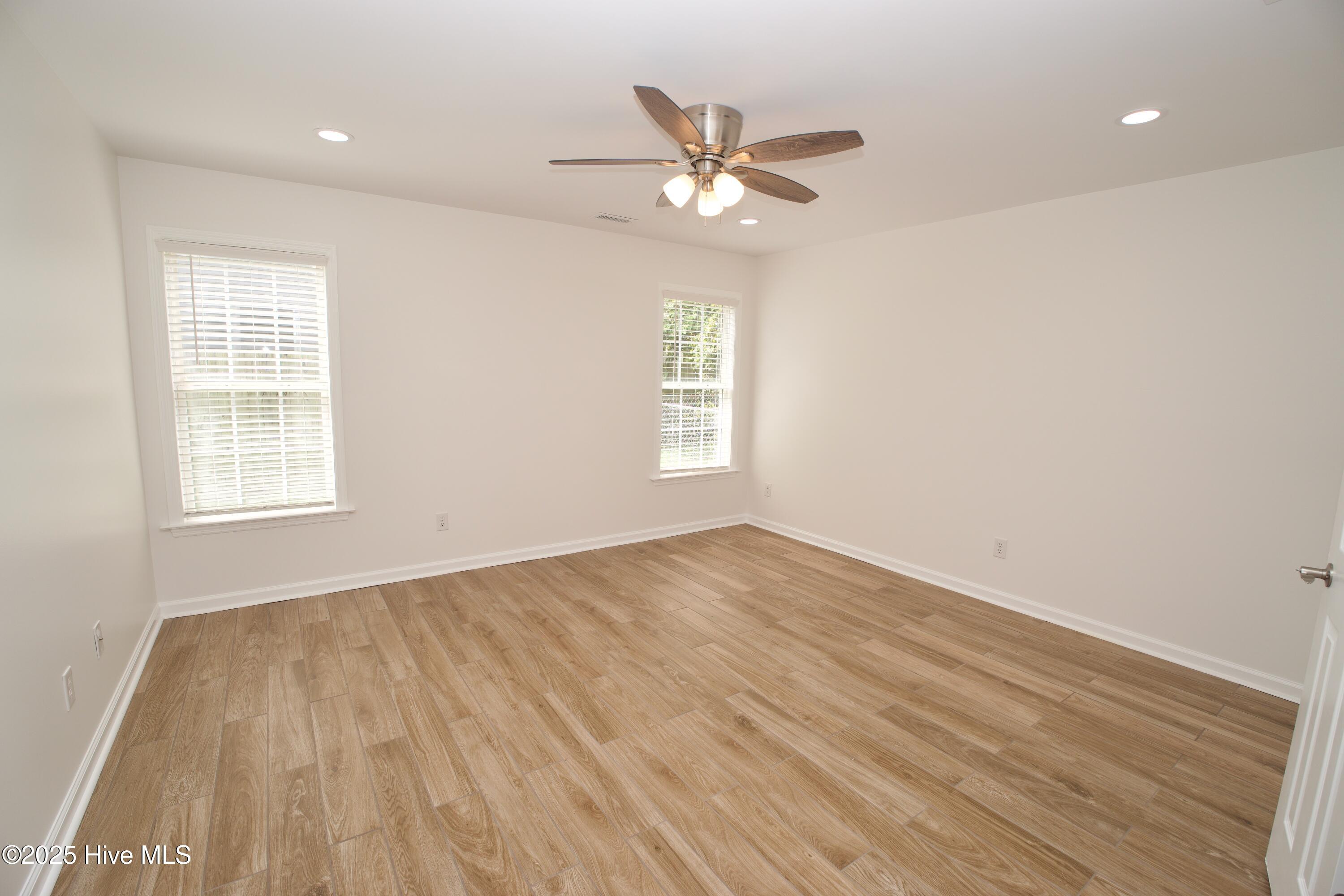 100527332 | Photo 17