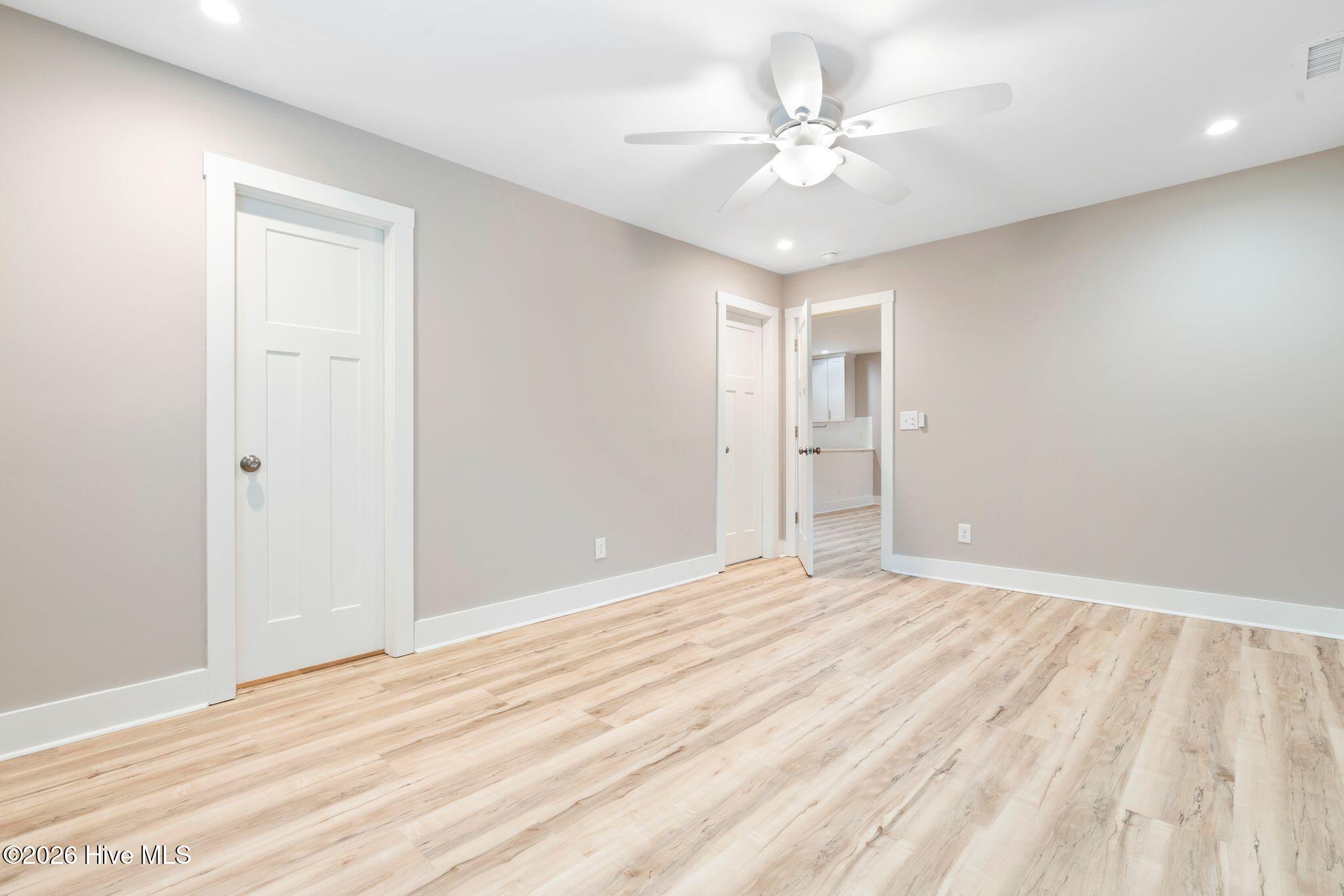 100554354 | Photo 23