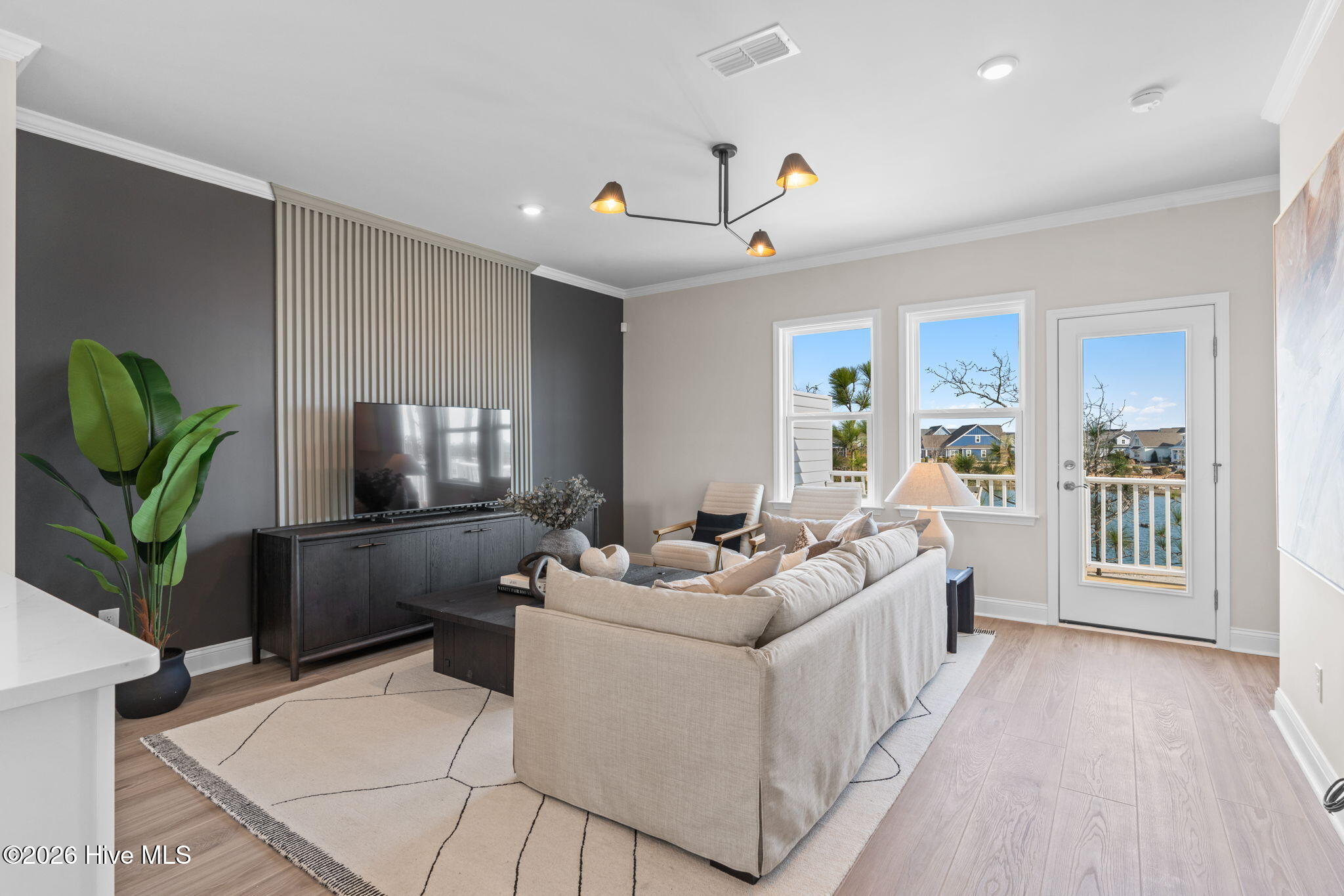 100560253 | Photo 16