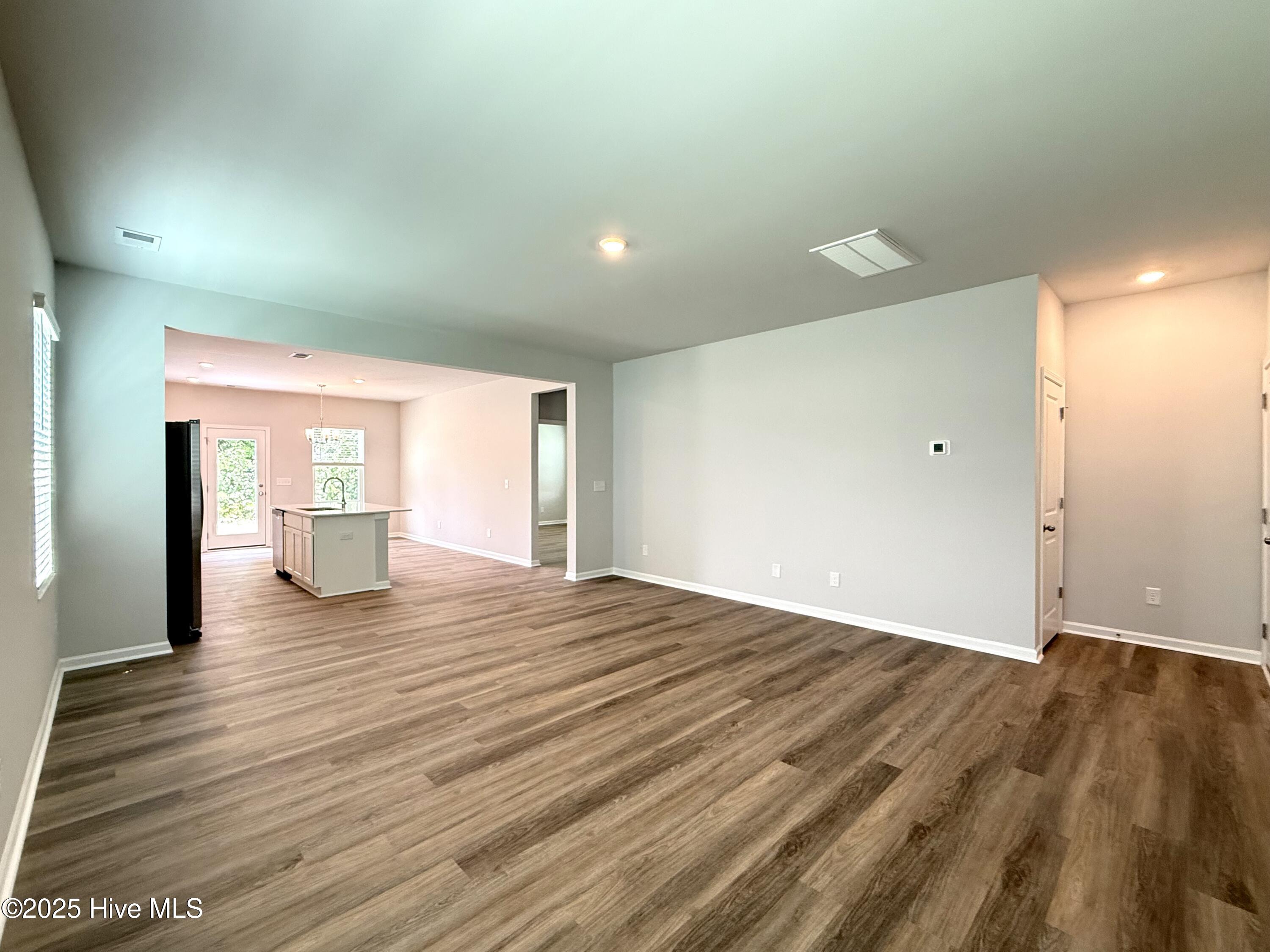 100526181 | Photo 27