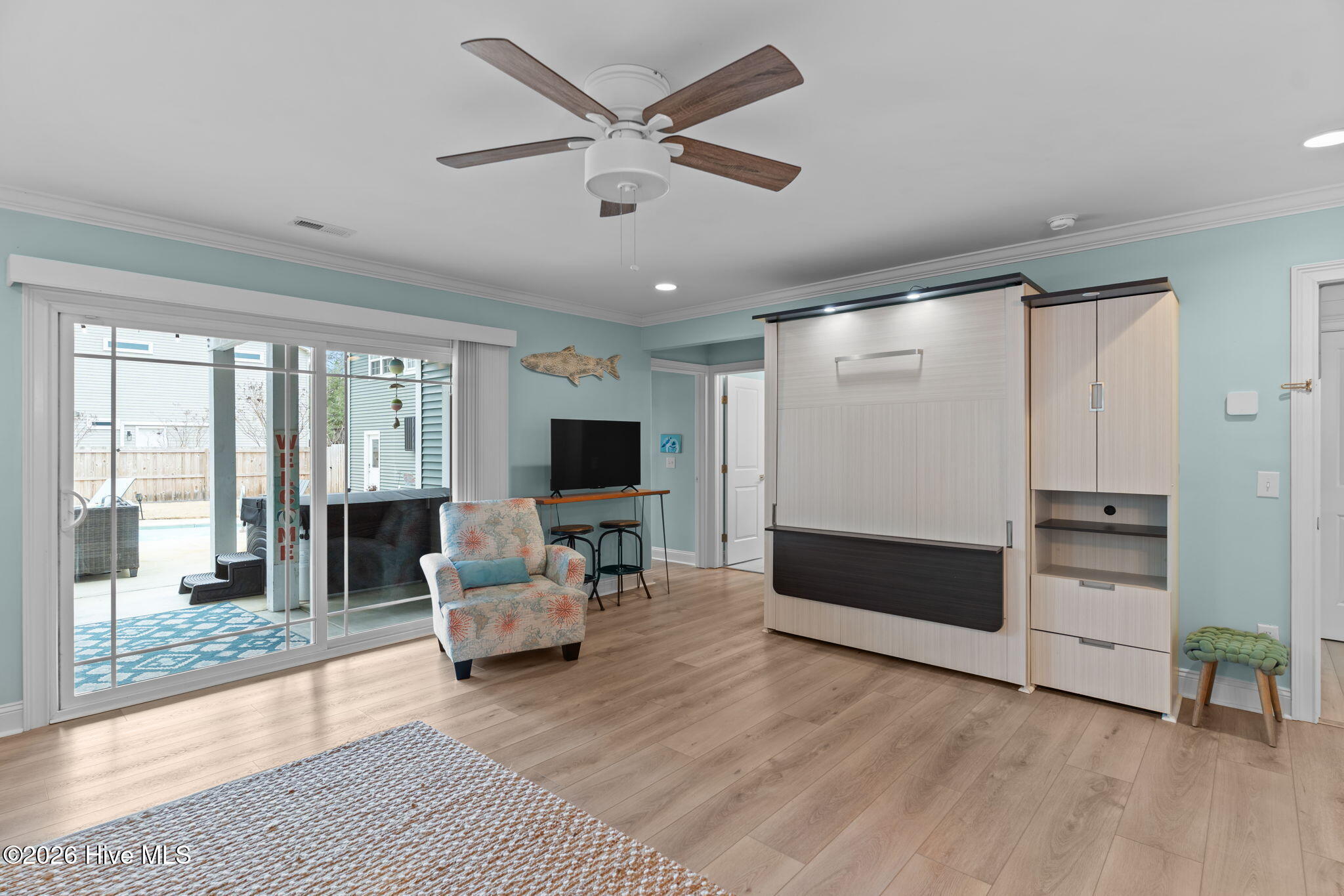 100557179 | Photo 34