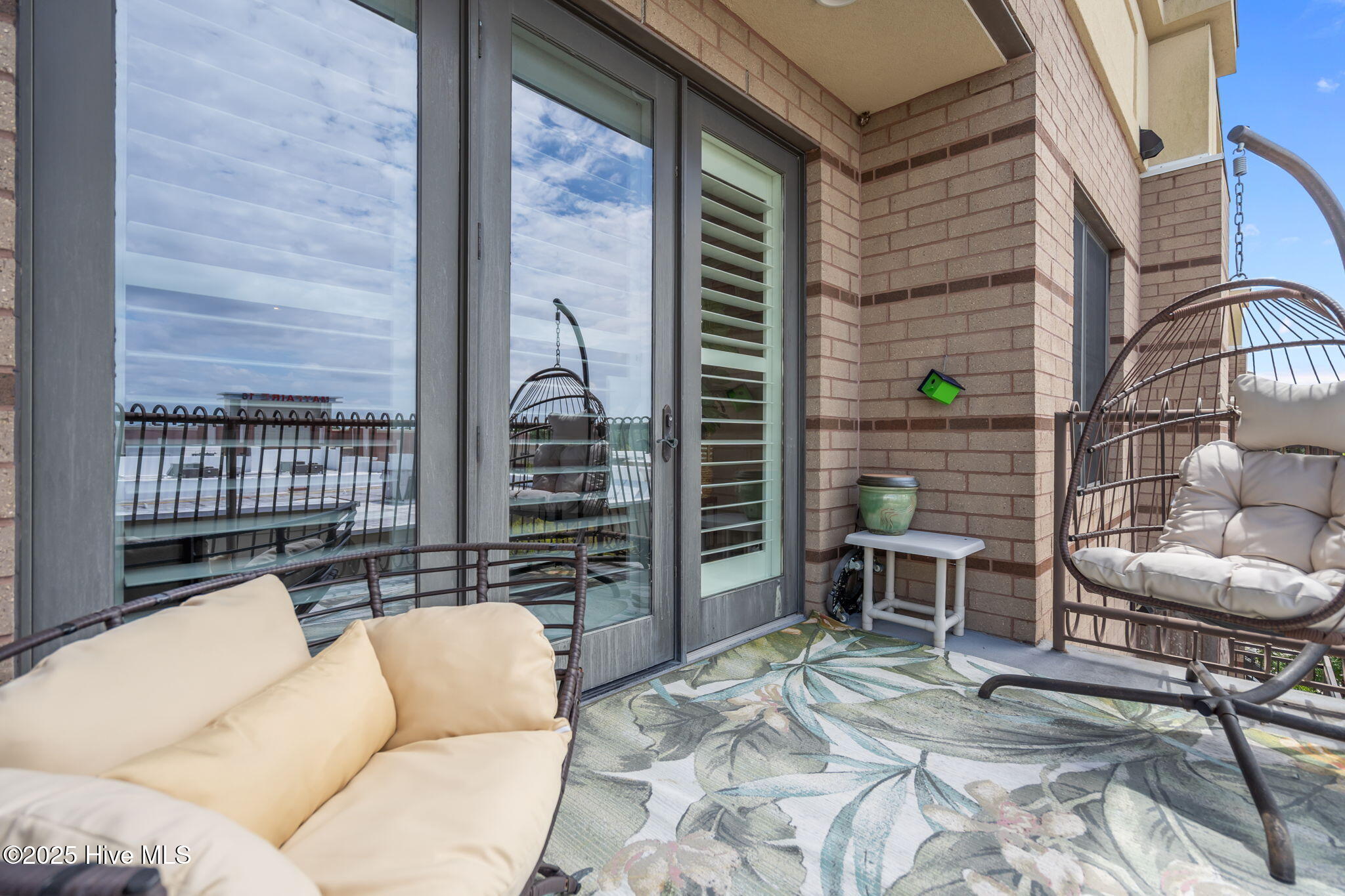 100525076 | Photo 25