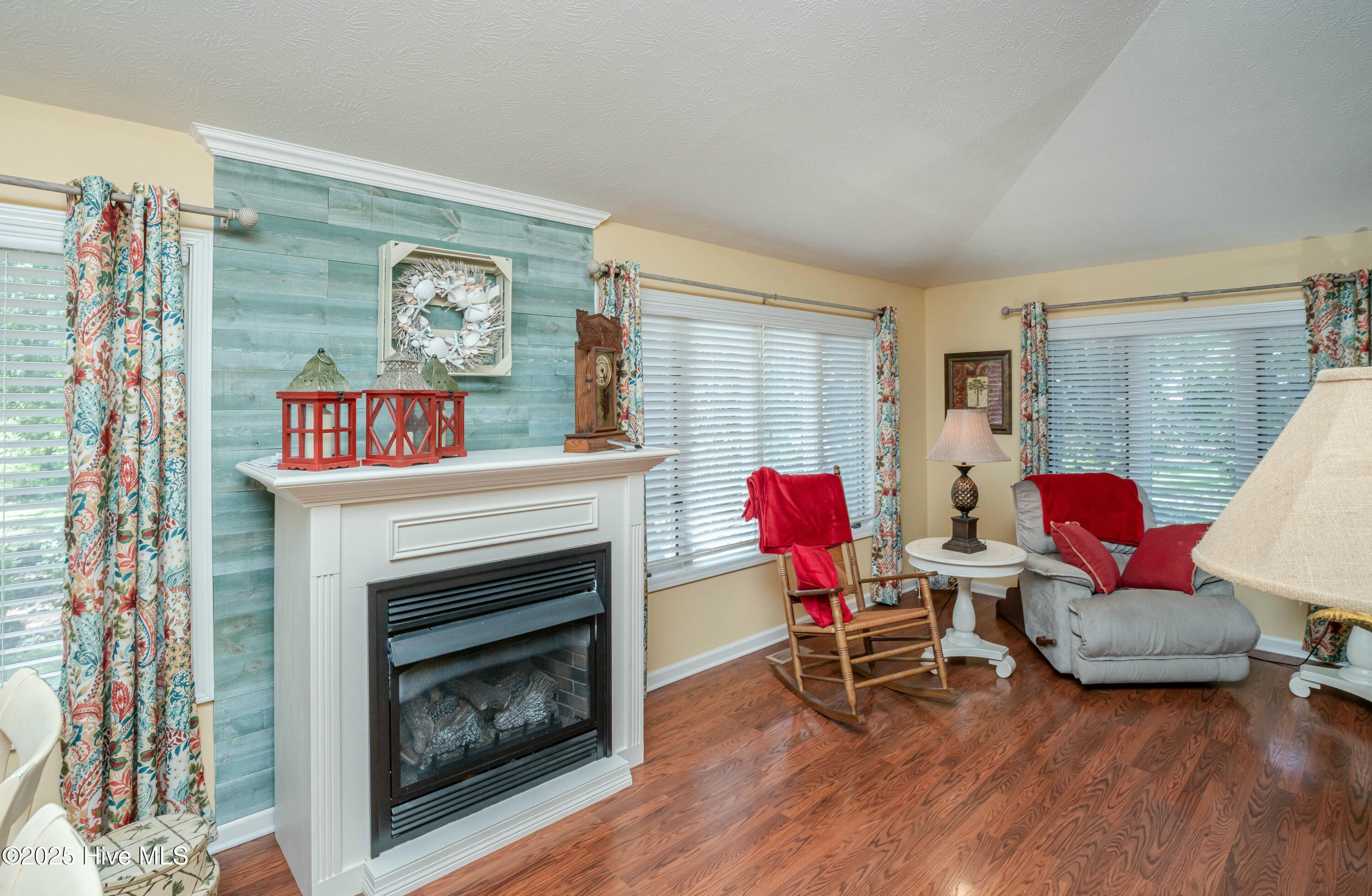 100502250 | Photo 12