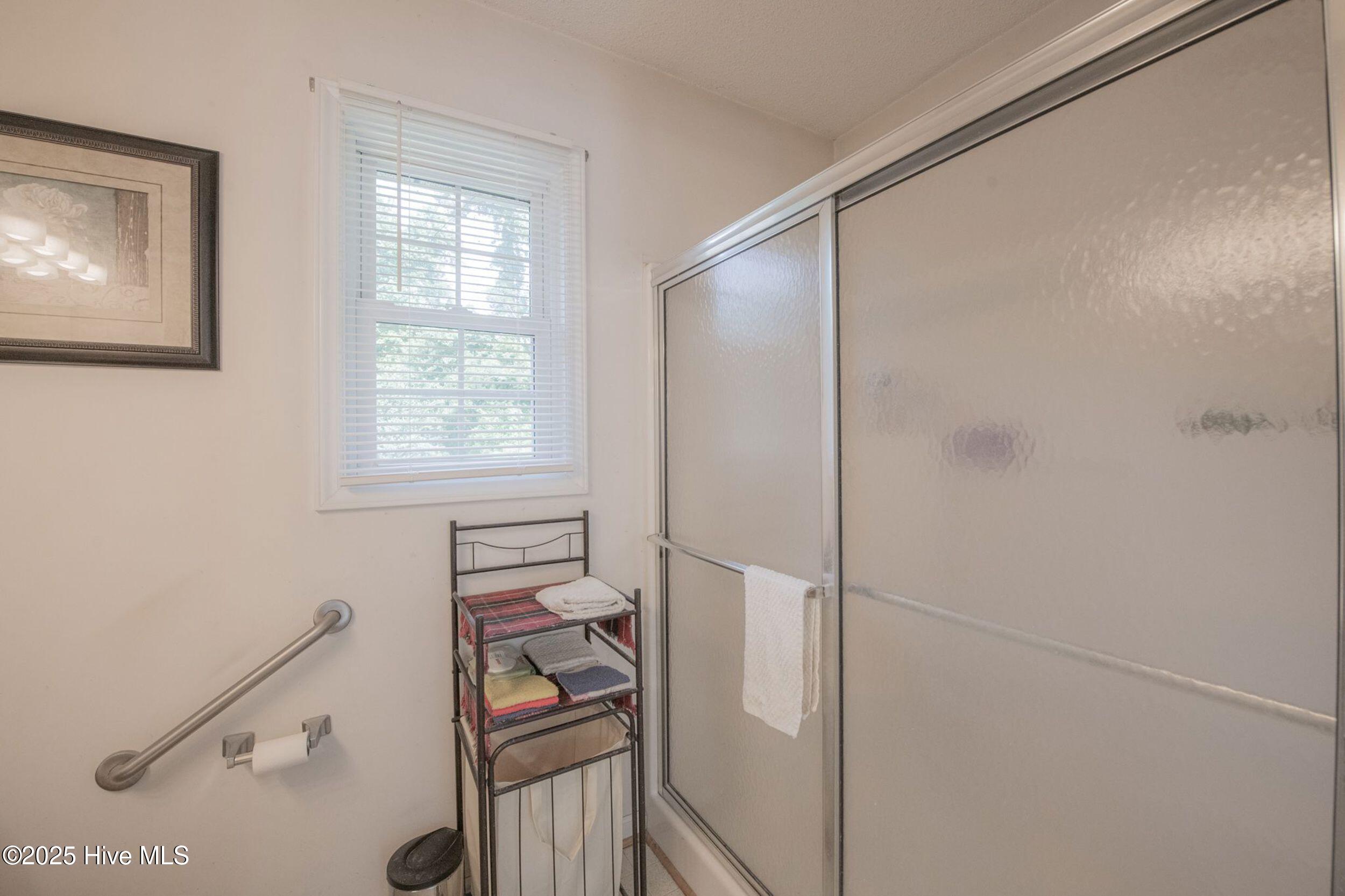 100507183 | Photo 32