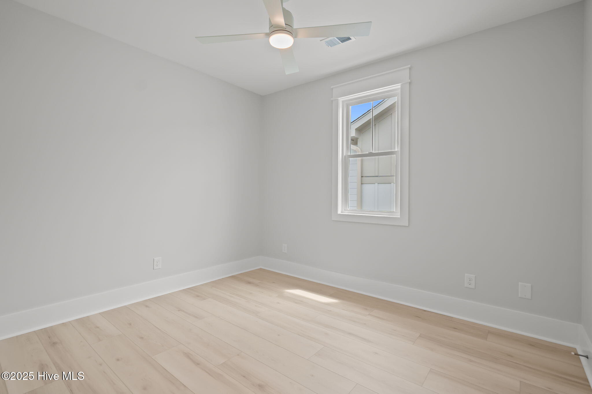 100537880 | Photo 37