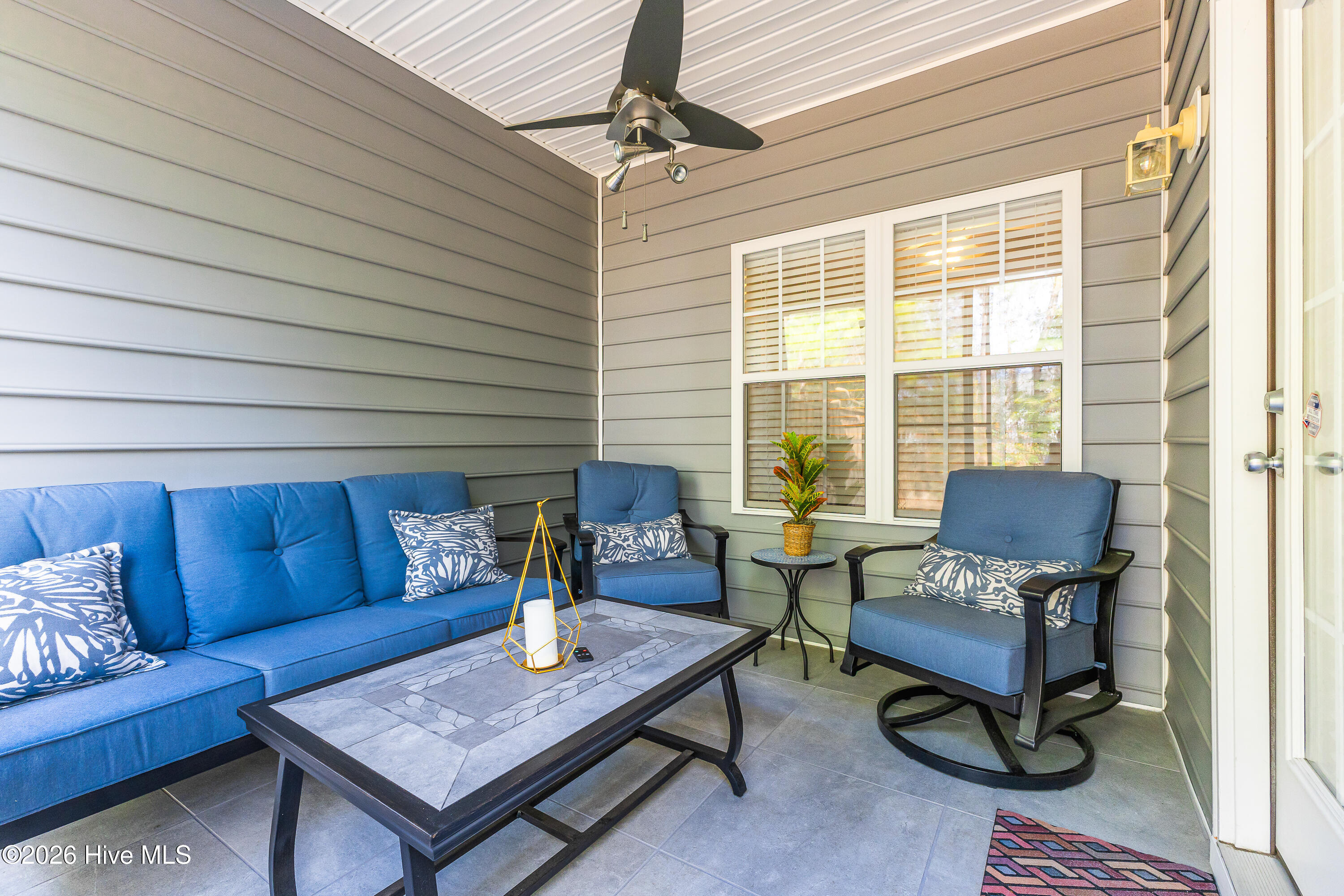 100548521 | Photo 21