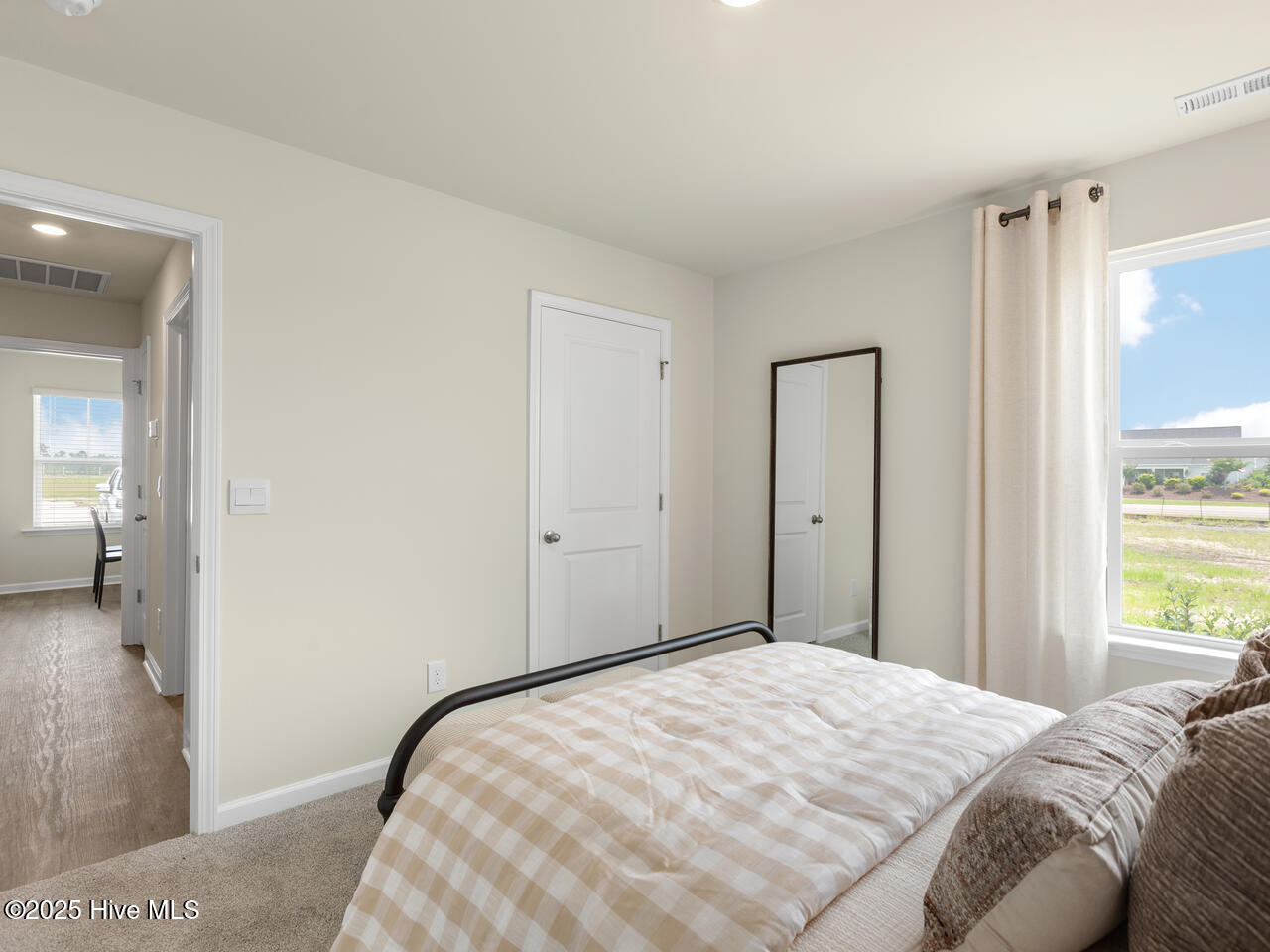 100573923 | Photo 35