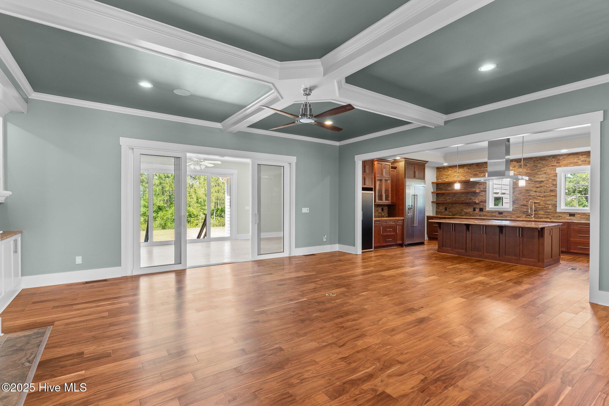 100552432 | Photo 29