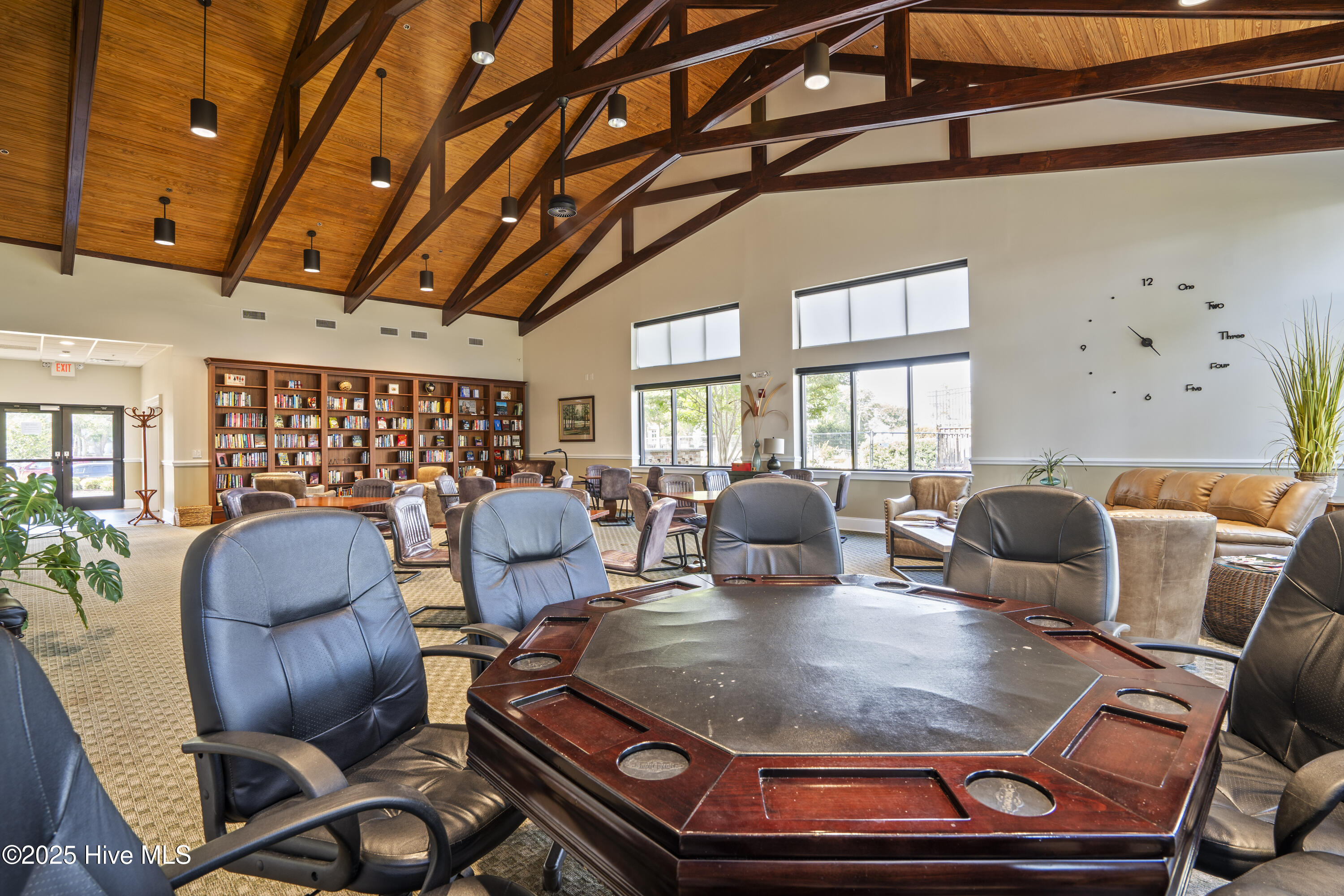 100545339 | Photo 24