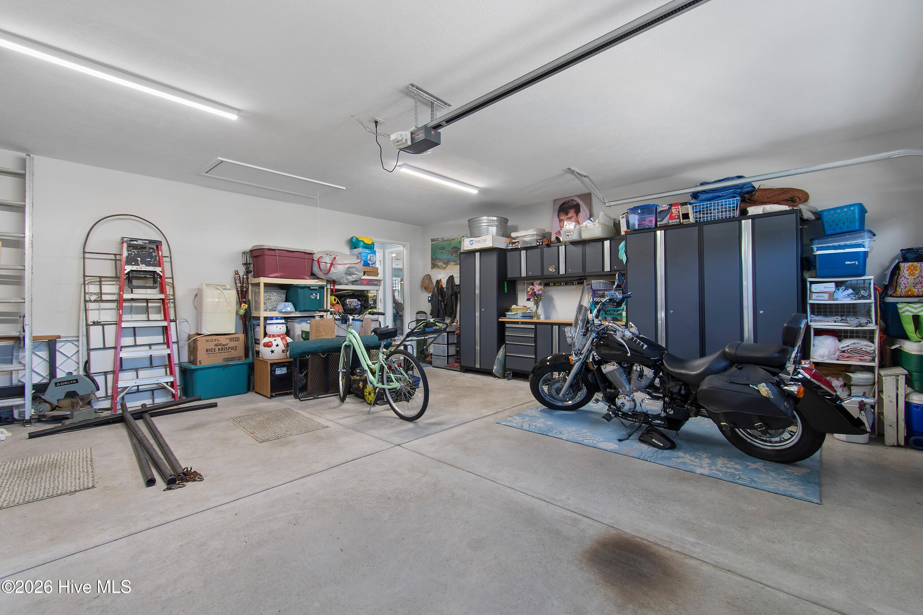 100556546 | Photo 35