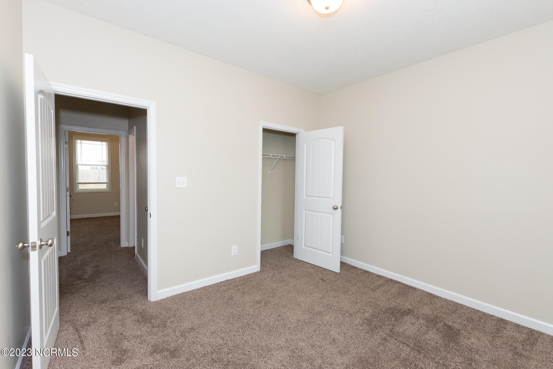 100543785 | Photo 23