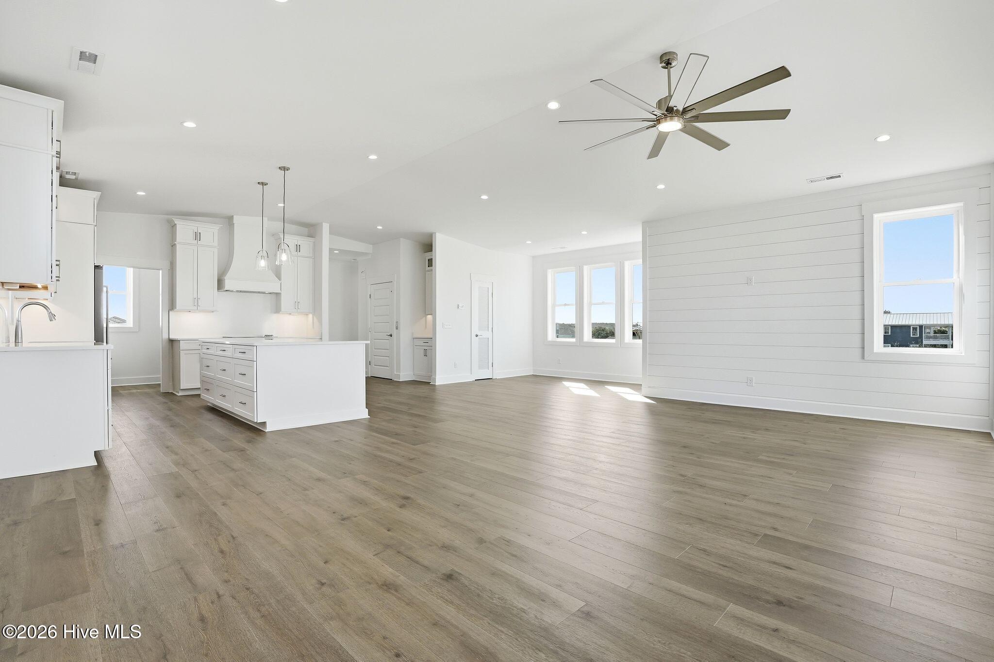 100558491 | Photo 29