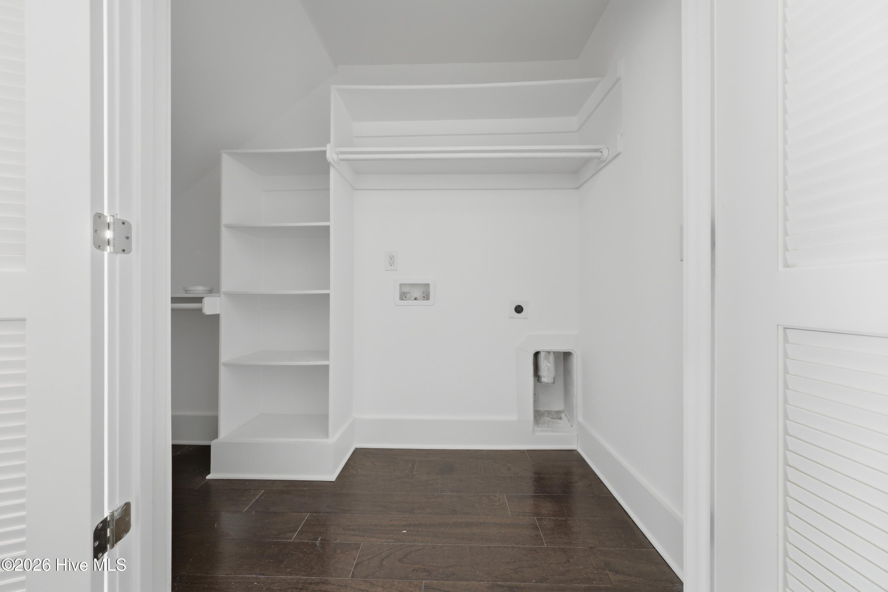 100564371 | Photo 11