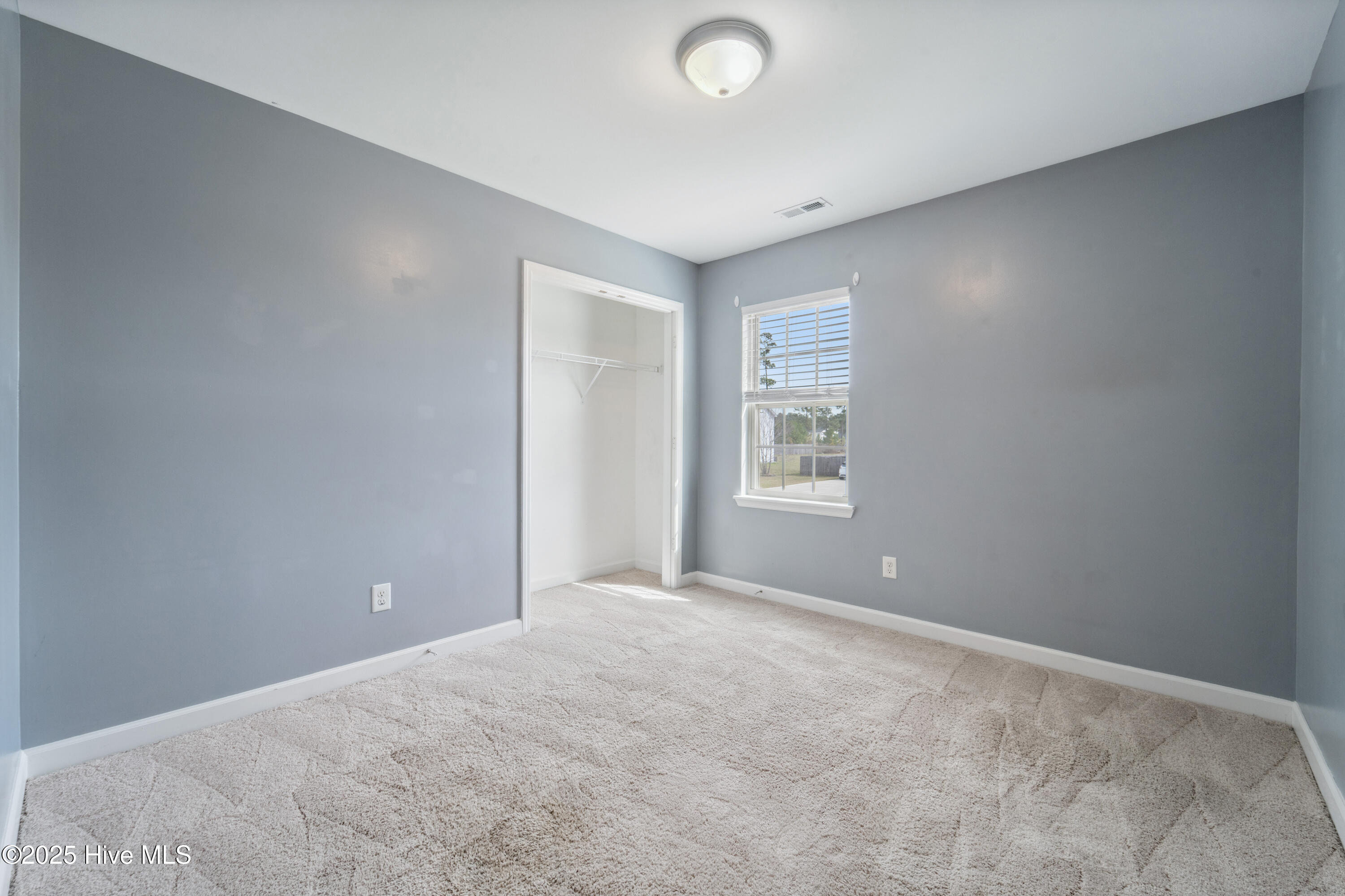 100562763 | Photo 12