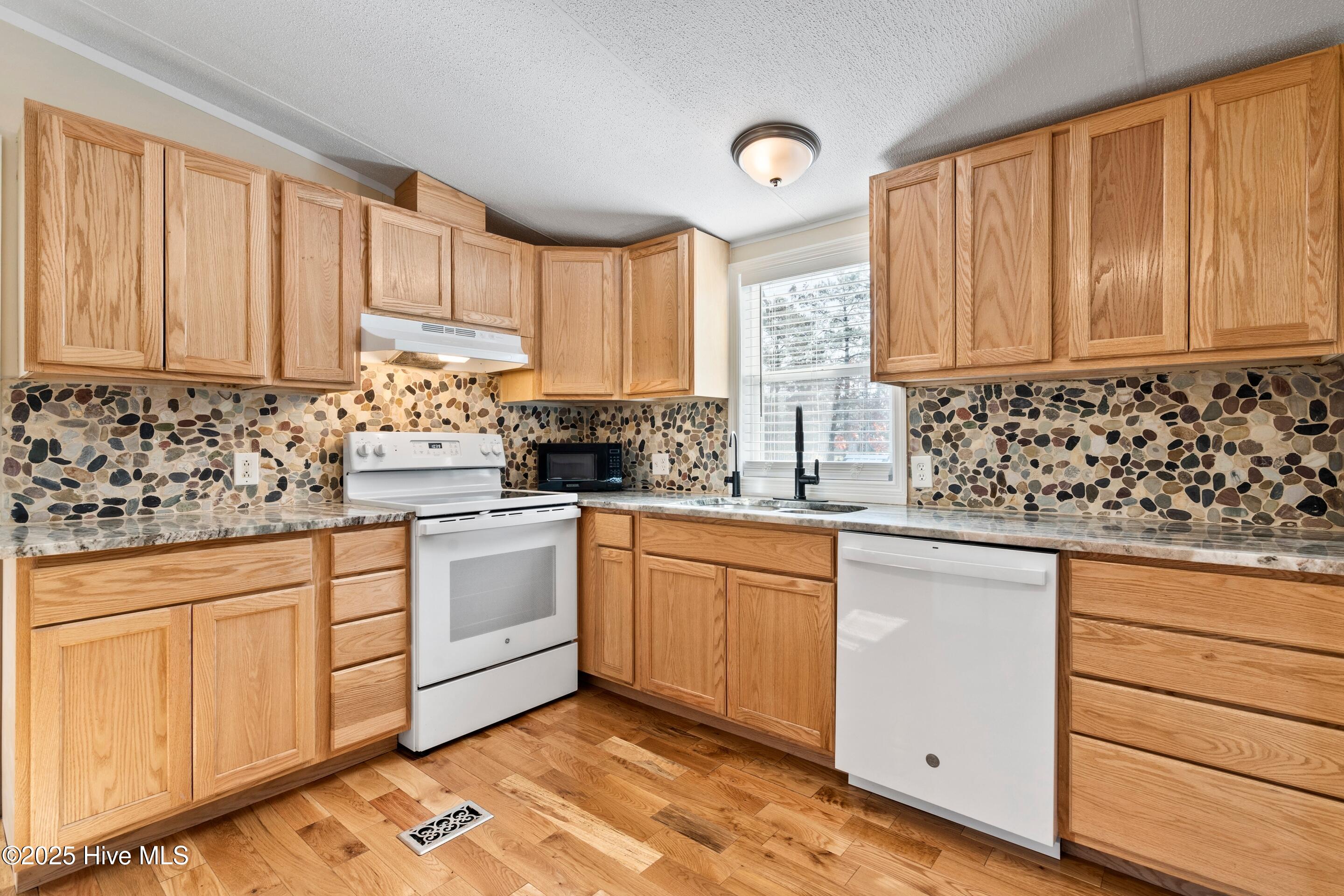 100546420 | Photo 15