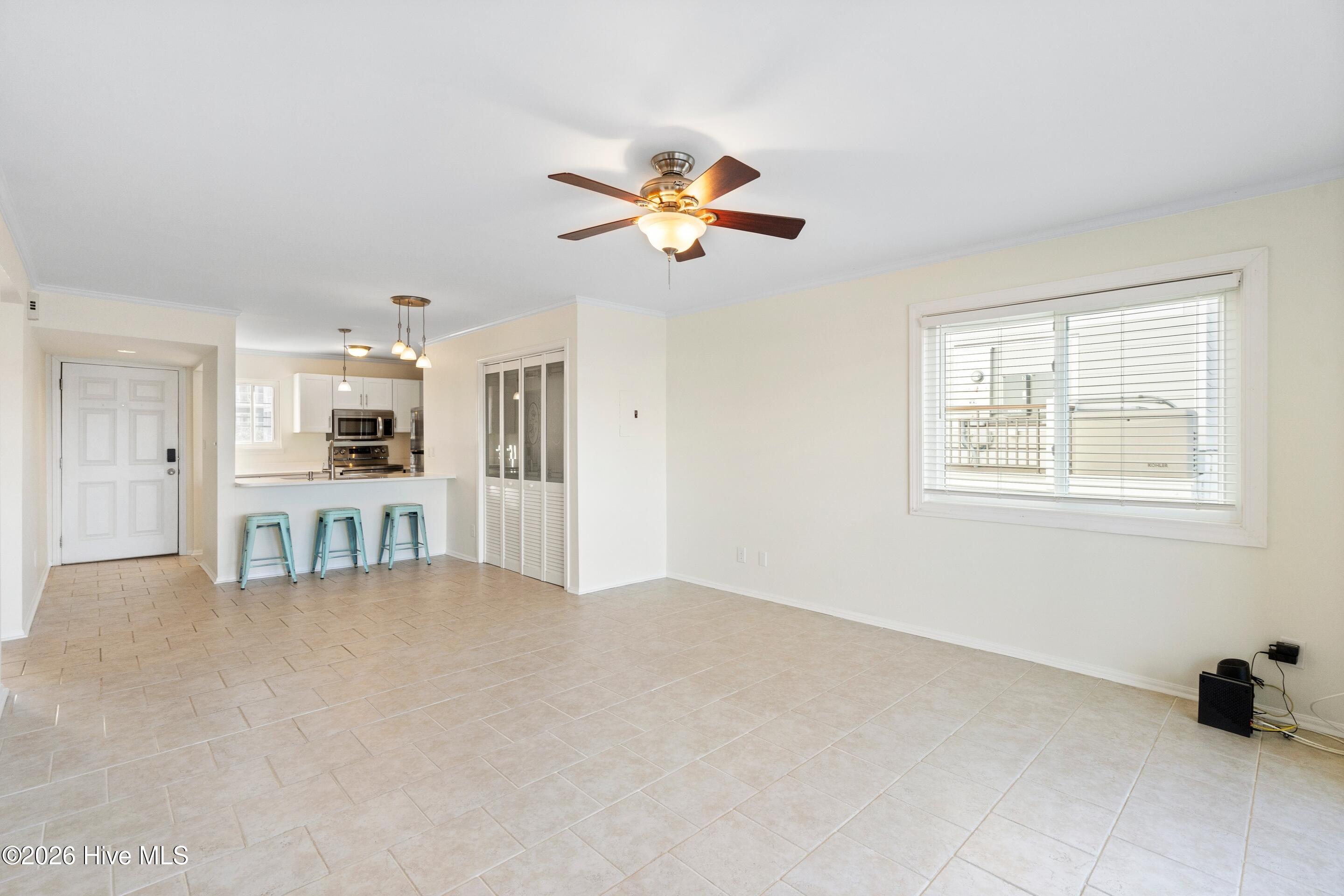 100550502 | Photo 13