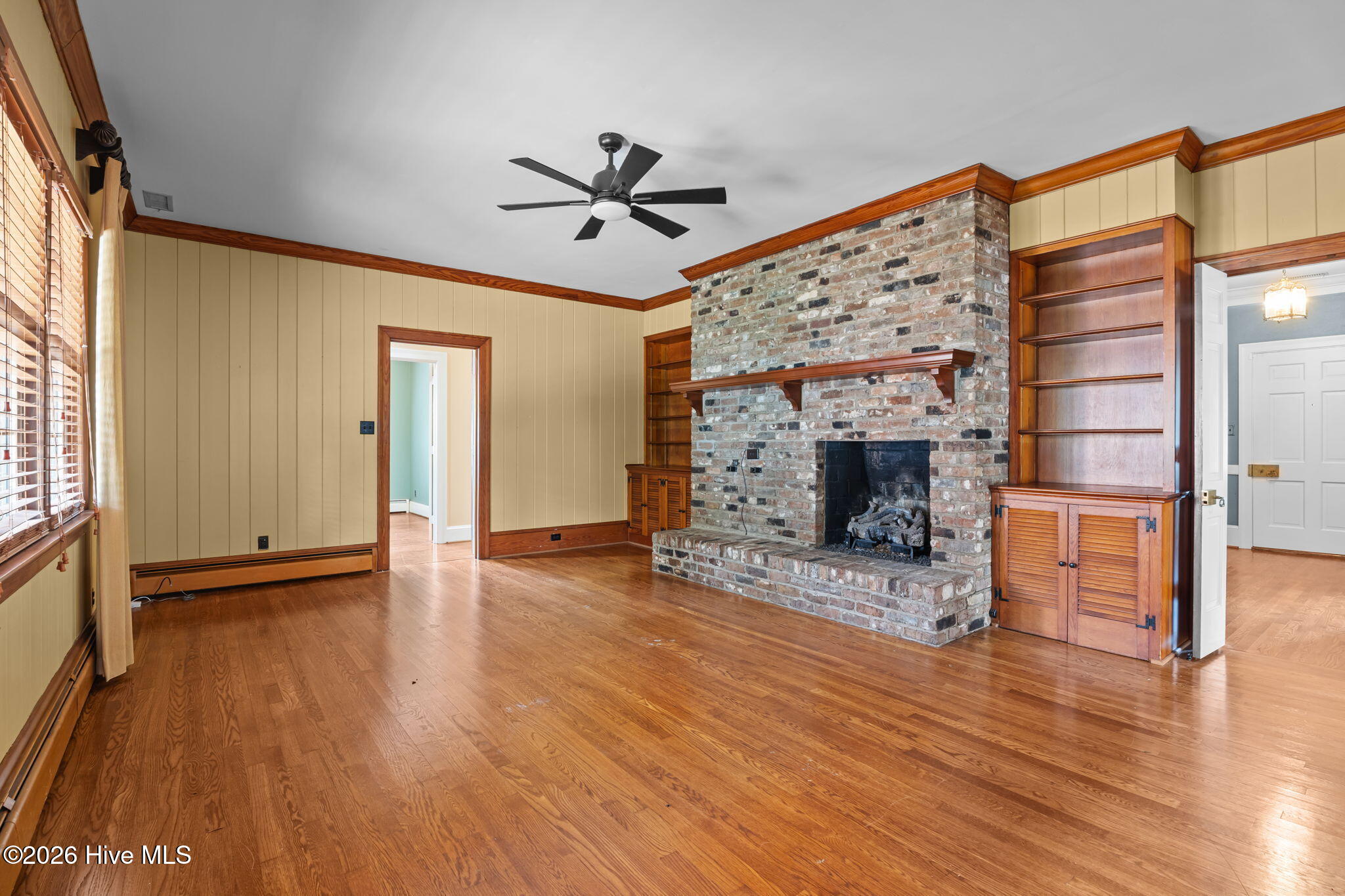401 Brentwood Drive N