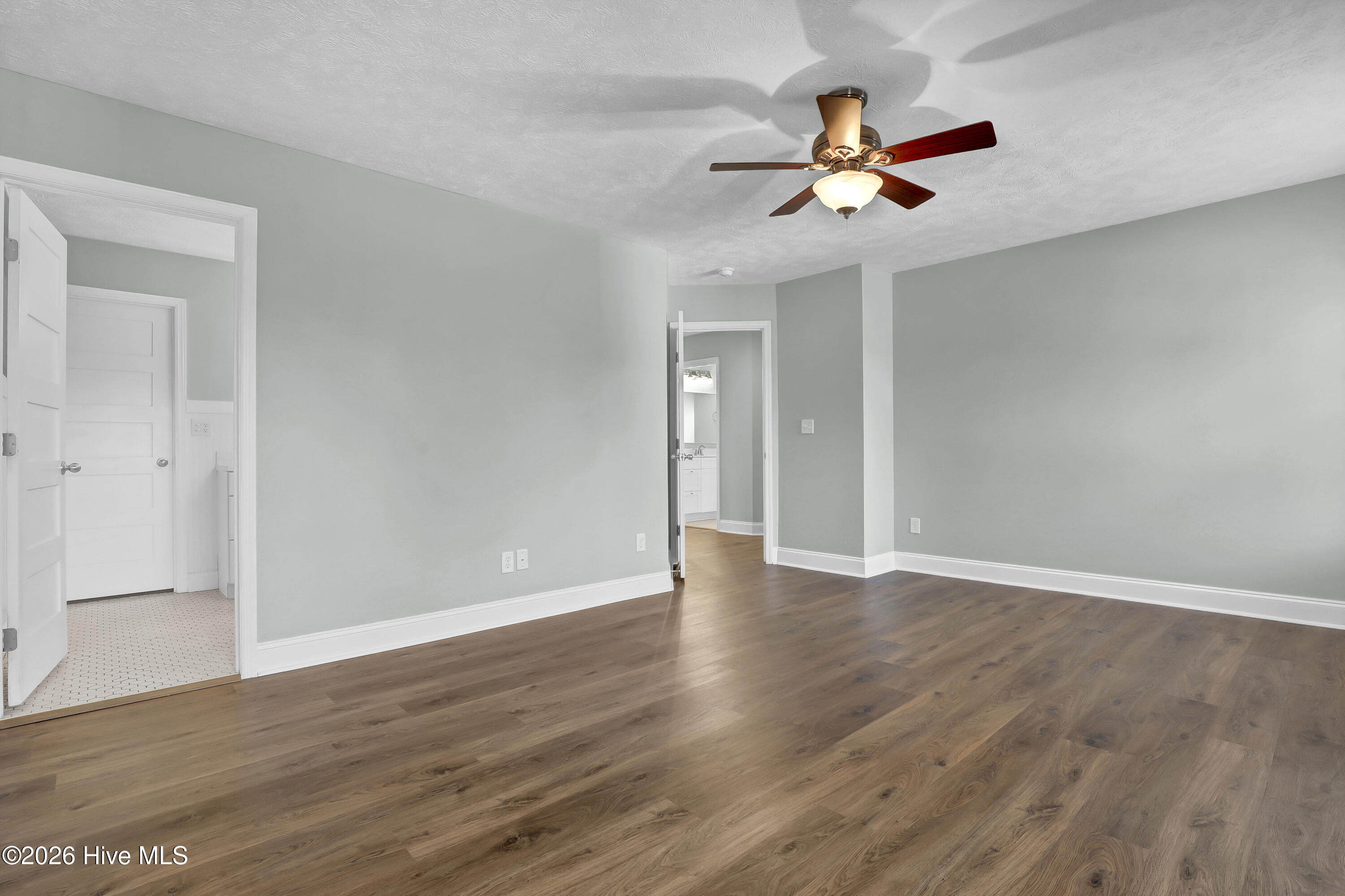 100550563 | Photo 22