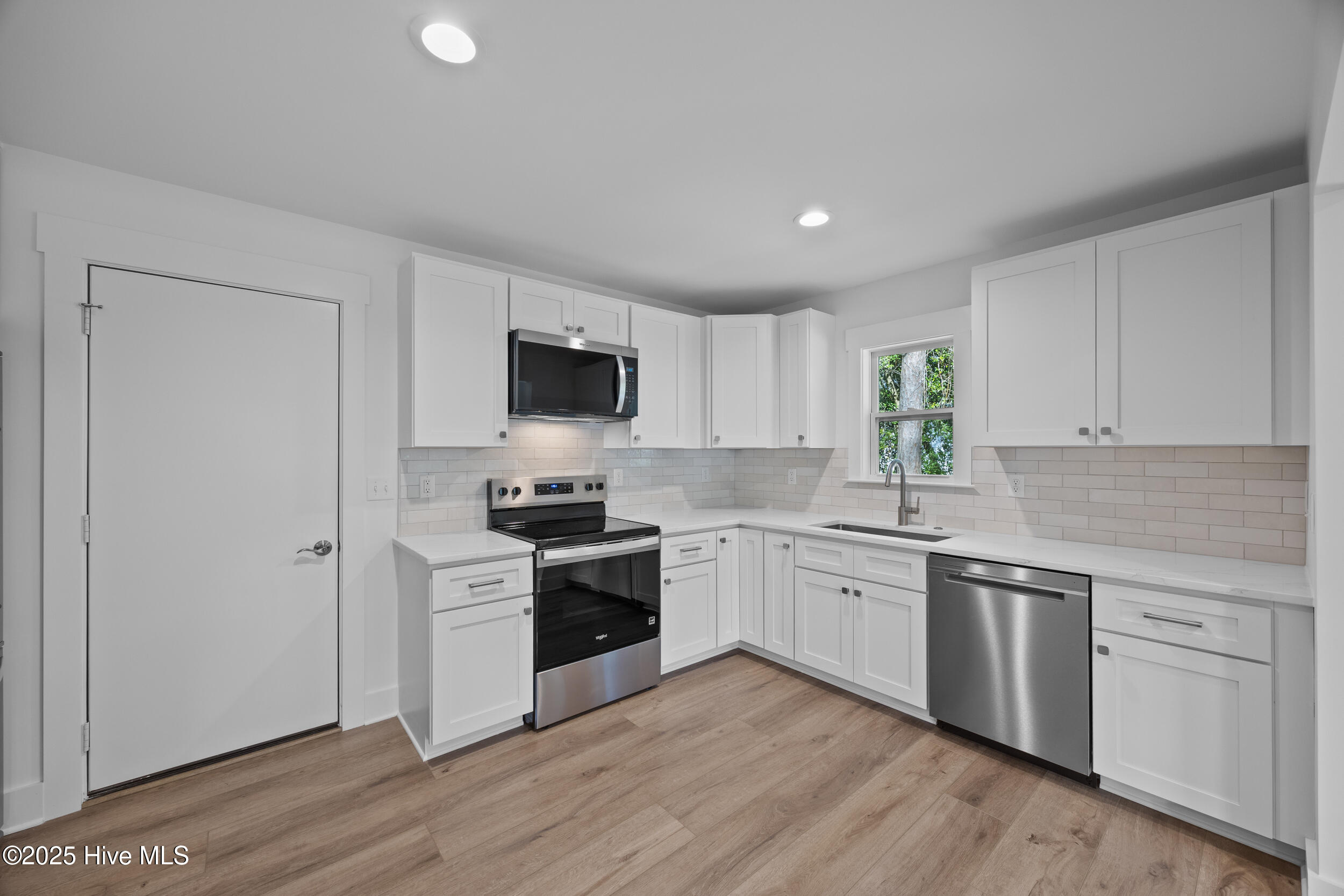 100544279 | Photo 11