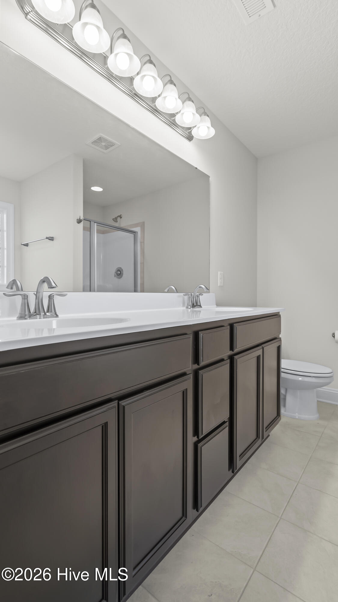 100563871 | Photo 26