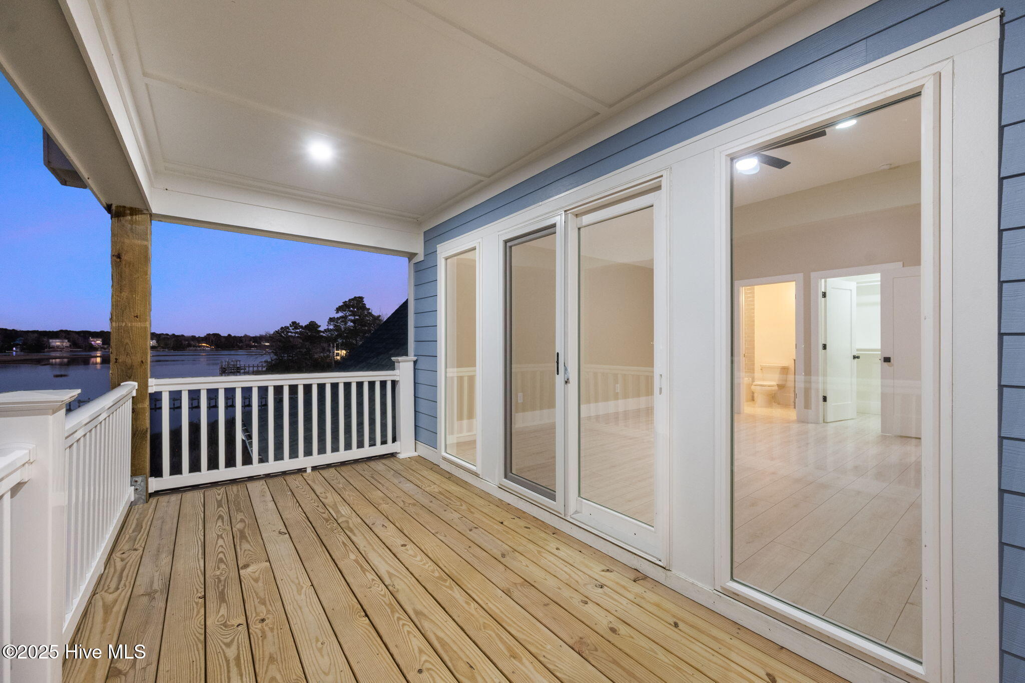 100547090 | Photo 62